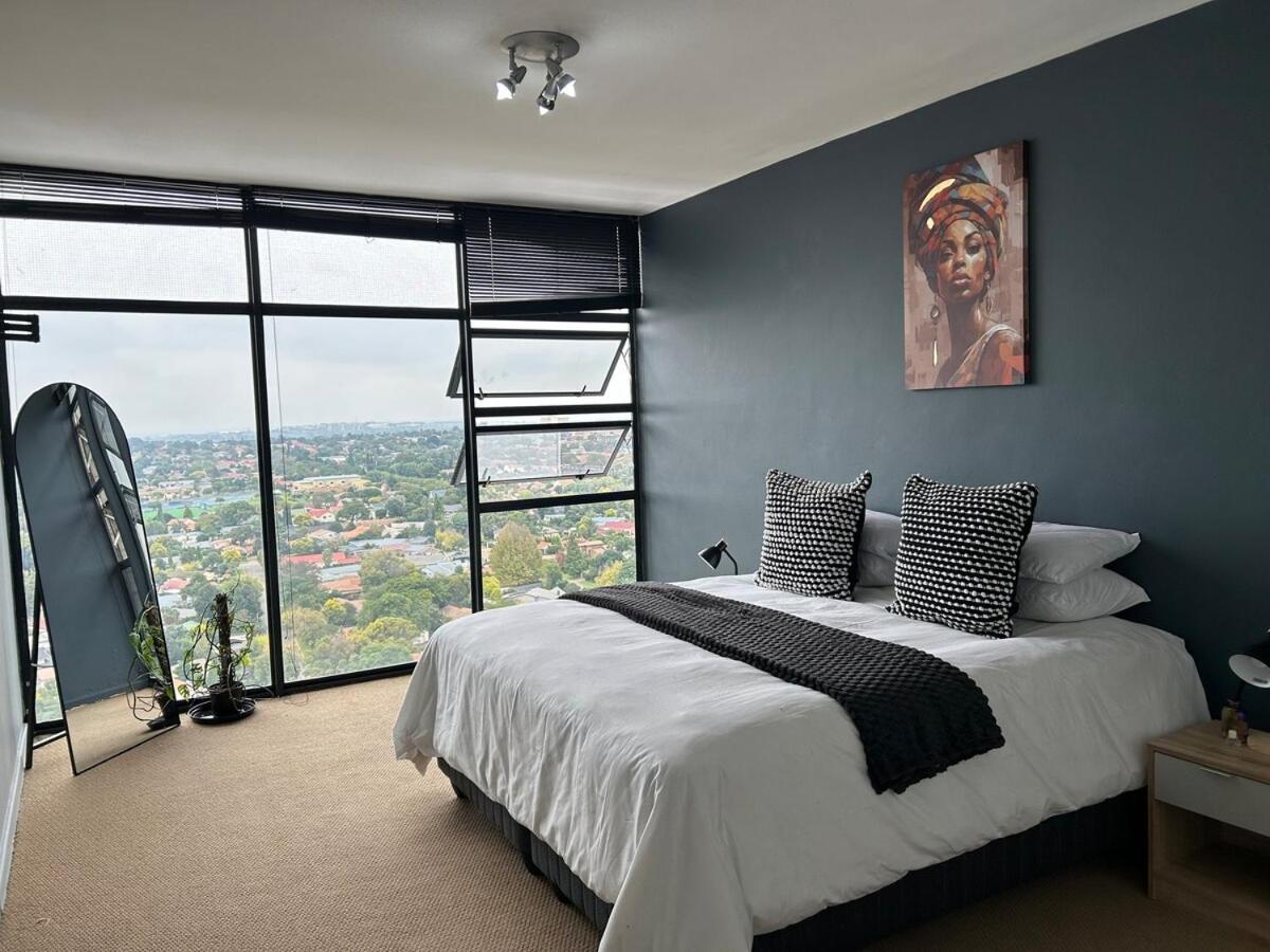 Skyline Hideout XL King Bed FREE Parking Views