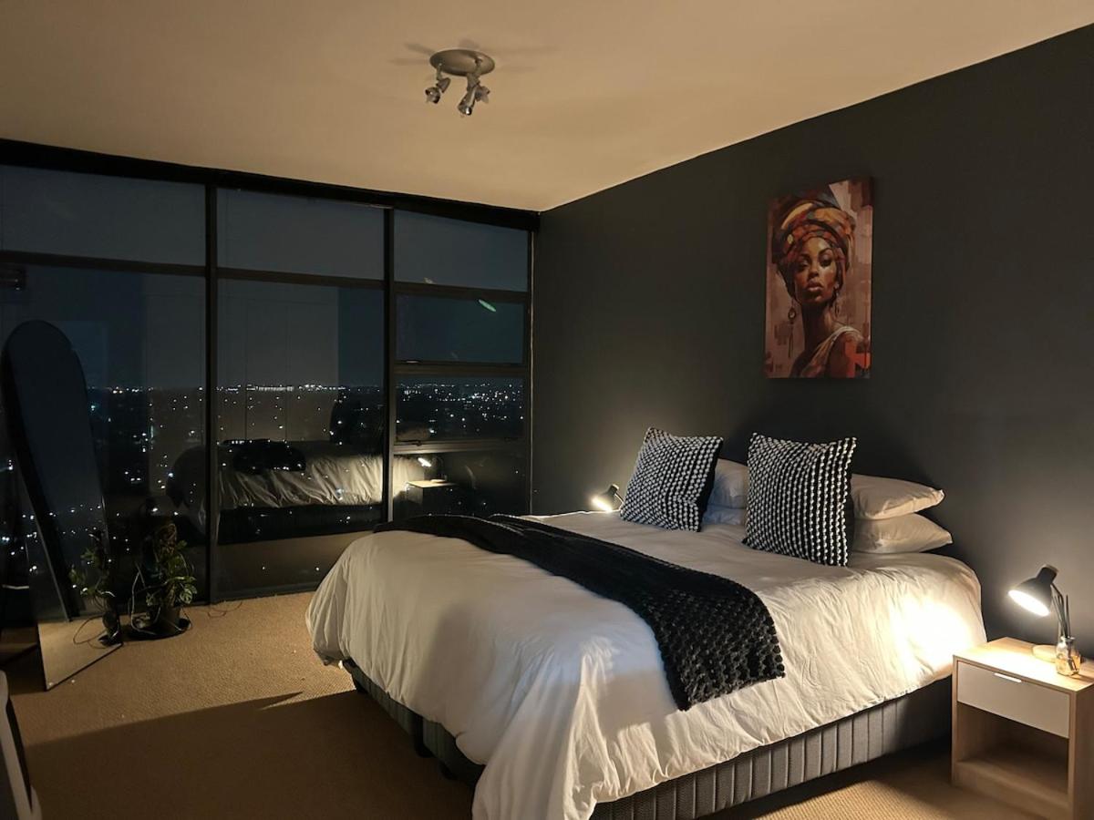 Skyline Hideout XL King Bed FREE Parking Views