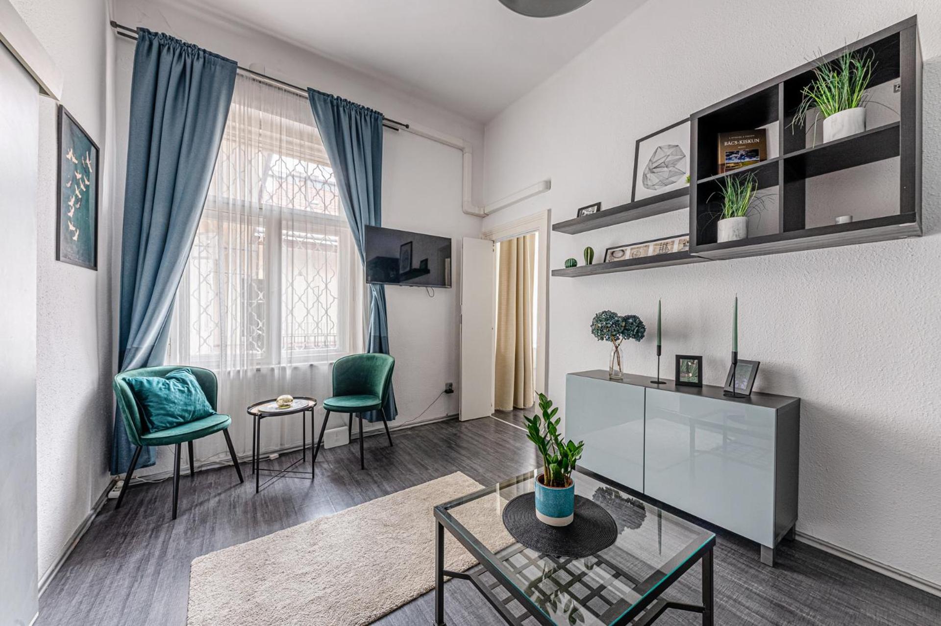 Chain Bridge Apt Cozy AC Comfort Near Everything