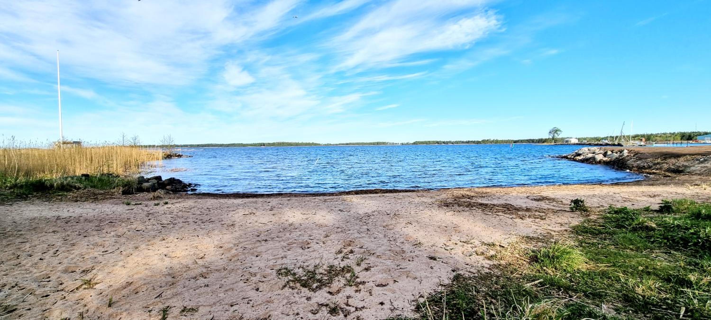200m to Sweden's Largest Lake - 3BR House & BBQ
