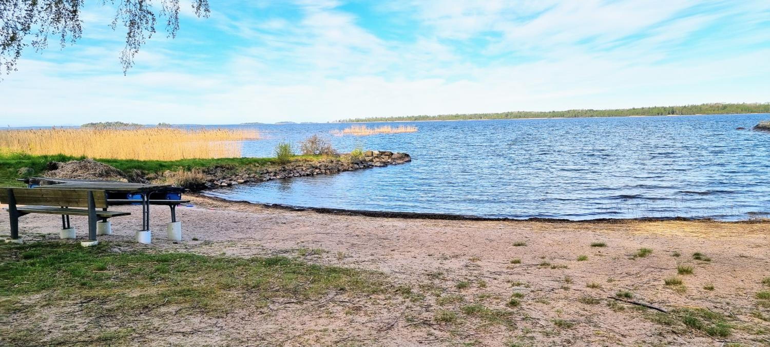 200m to Sweden's Largest Lake - 3BR House & BBQ