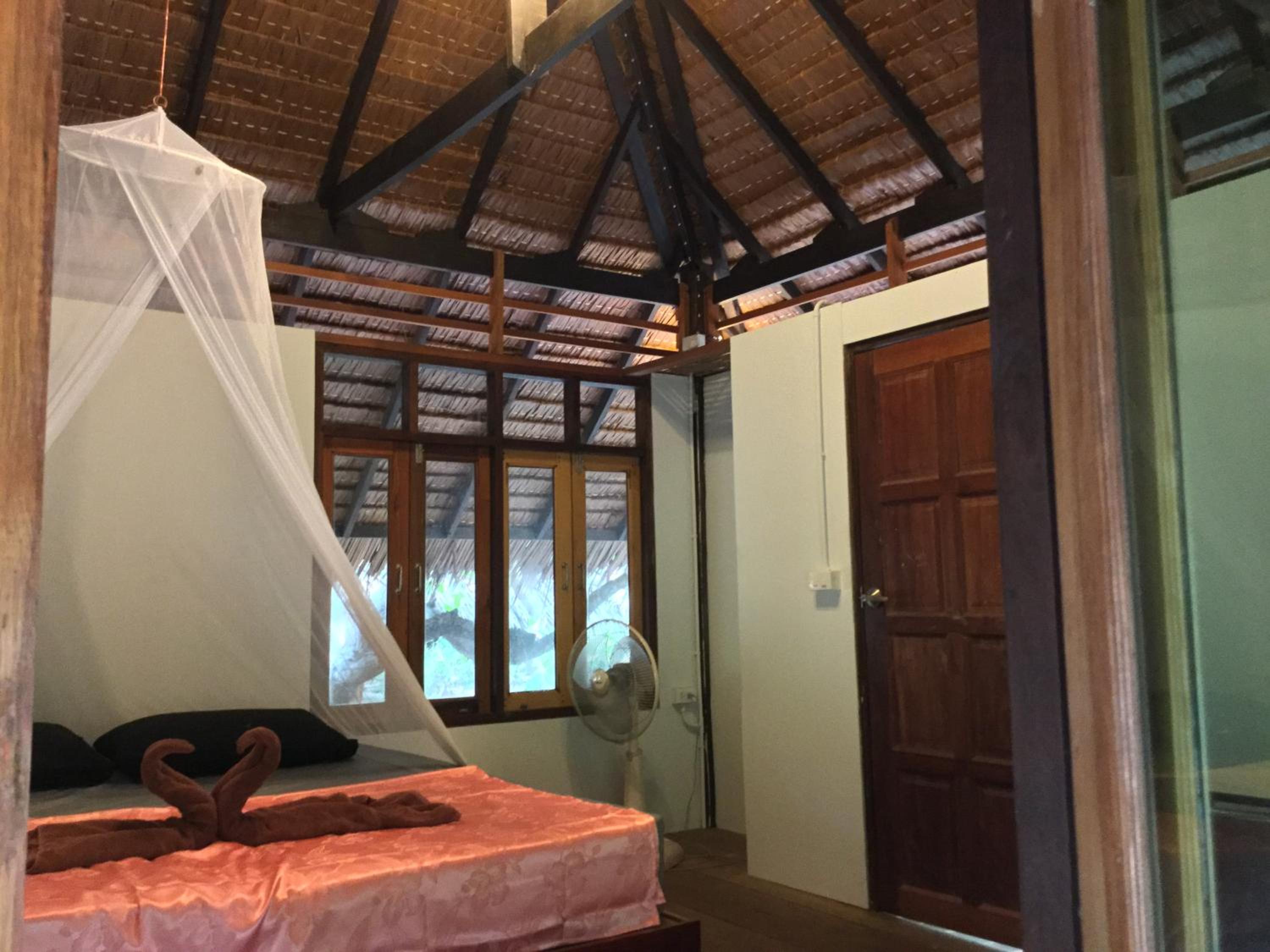 Cashew Nut Bungalow, Ko Mook
