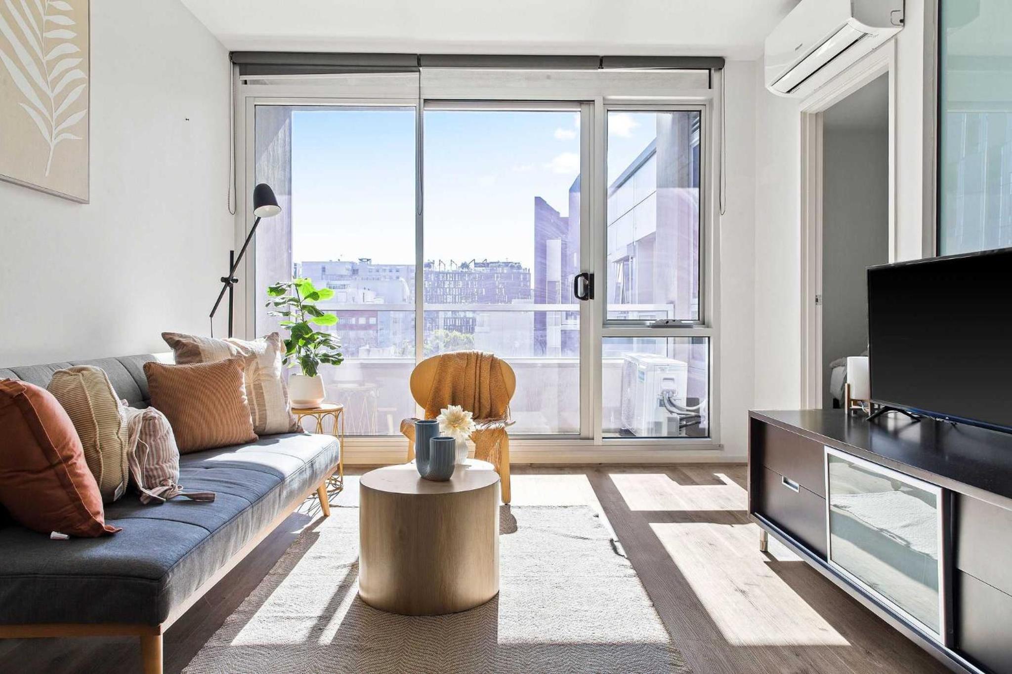 Stylish 2BR Apt Steps from Vic Market with Parking