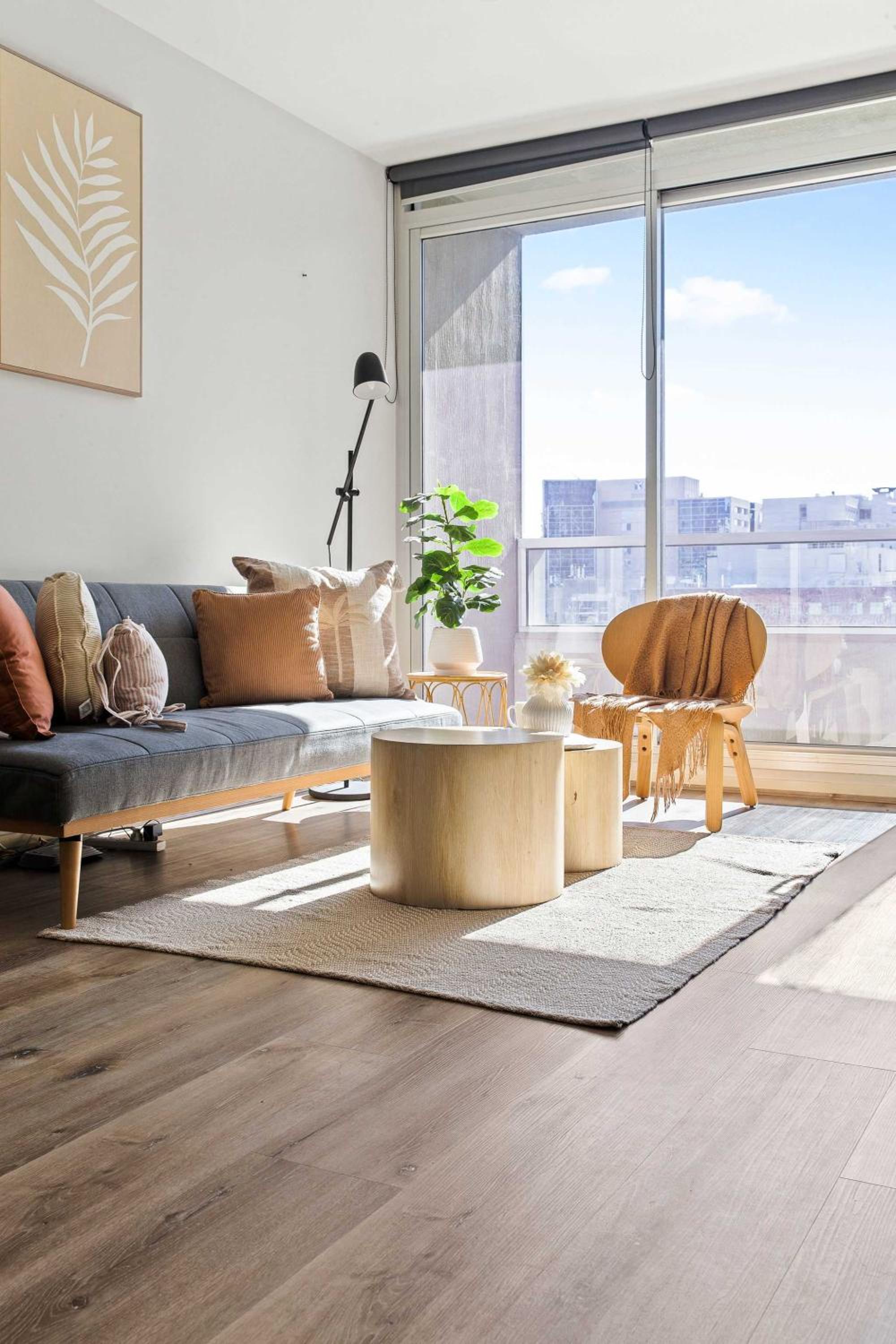 Stylish 2BR Apt Steps from Vic Market with Parking