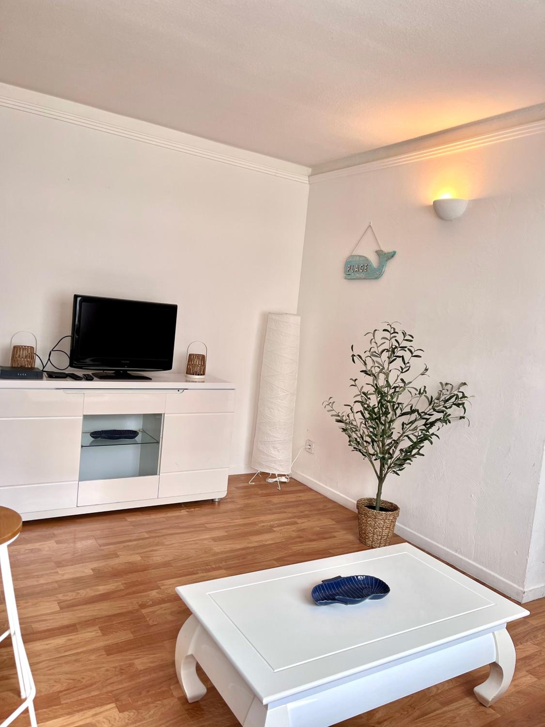 PORT DE HYERES - Appartement 40m2 - 4 personnes - place de PARKING