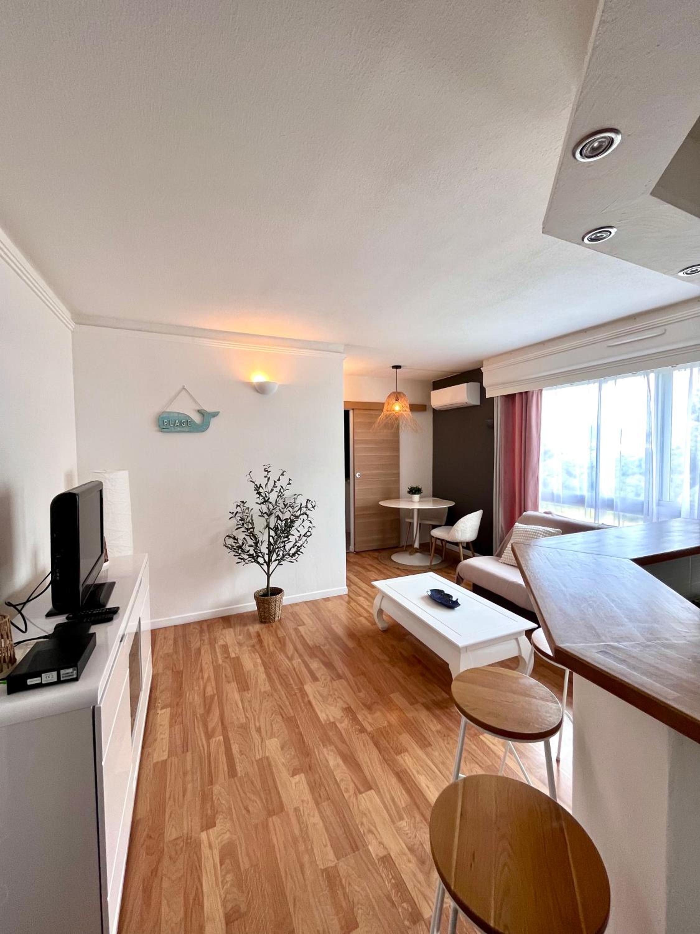 PORT DE HYERES - Appartement 40m2 - 4 personnes - place de PARKING