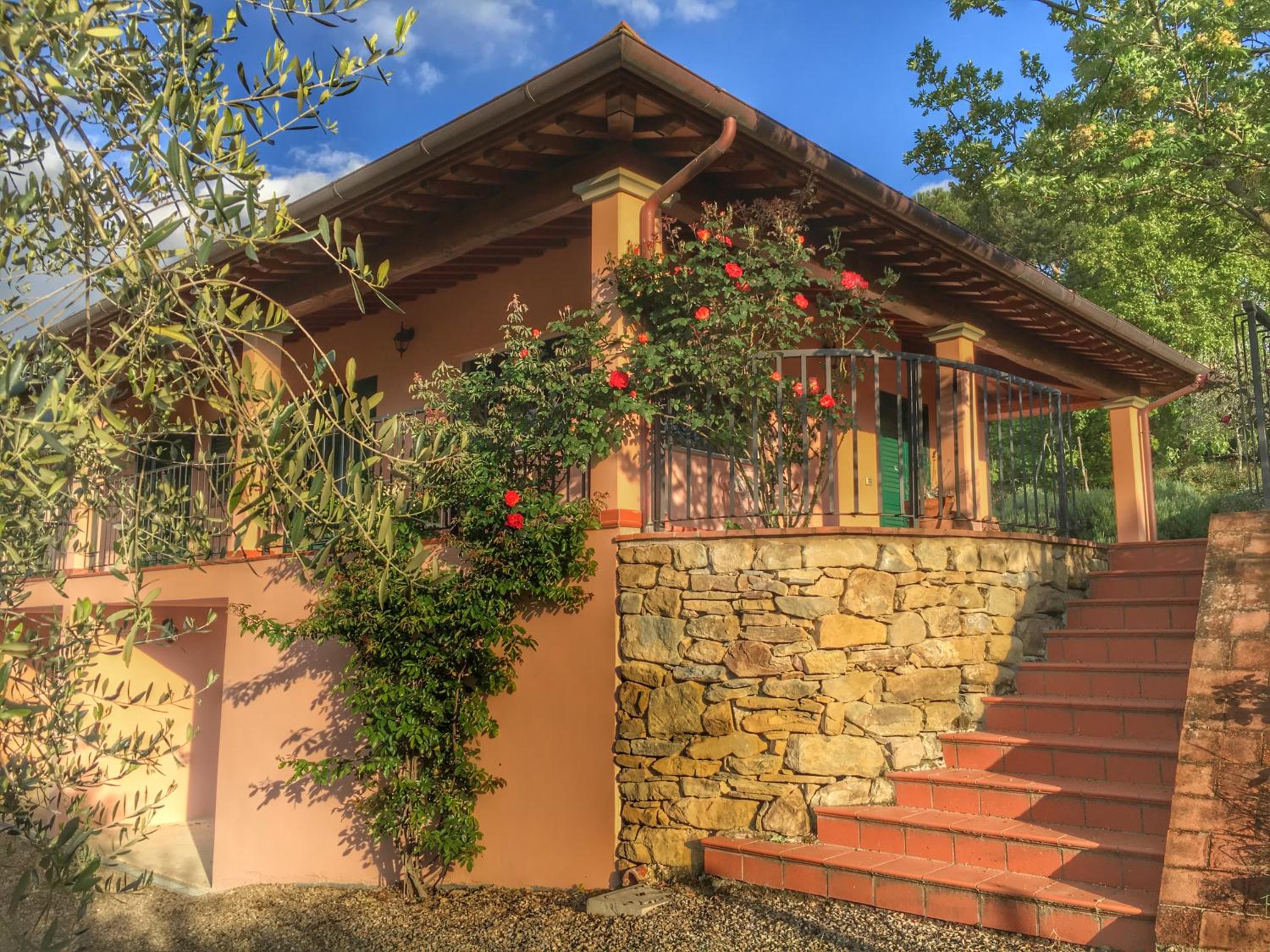 Hotel Tuscany Roses - Image 1