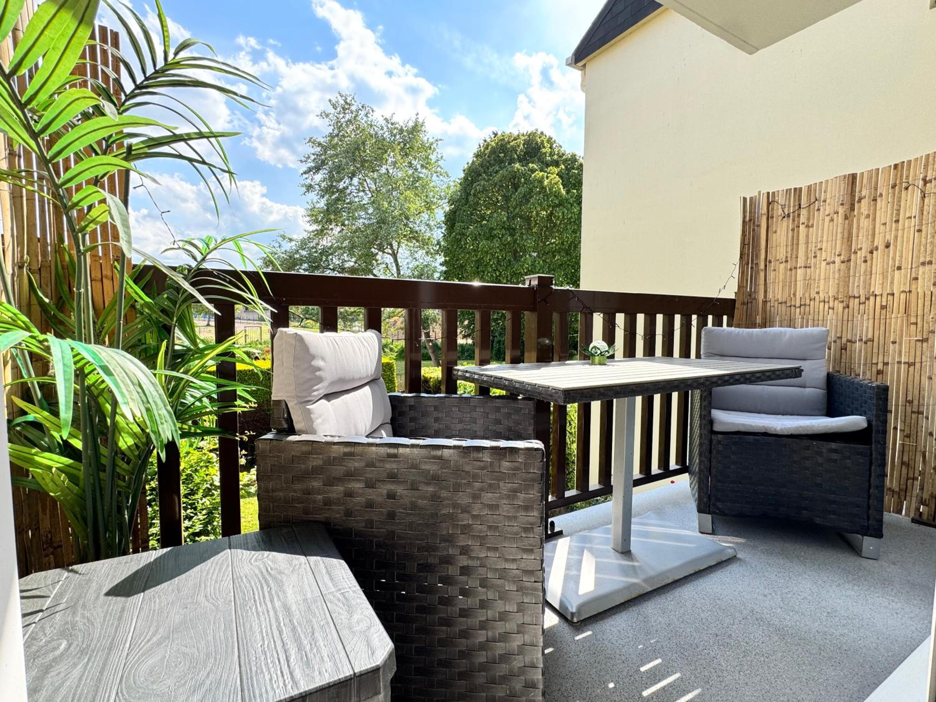 La Petite Oasis - pour 2pers - 2km du Centre Juno Beach et plage du Débarquement - 10min à pieds du centre ville & de la plage - balcon - exposition sud - 