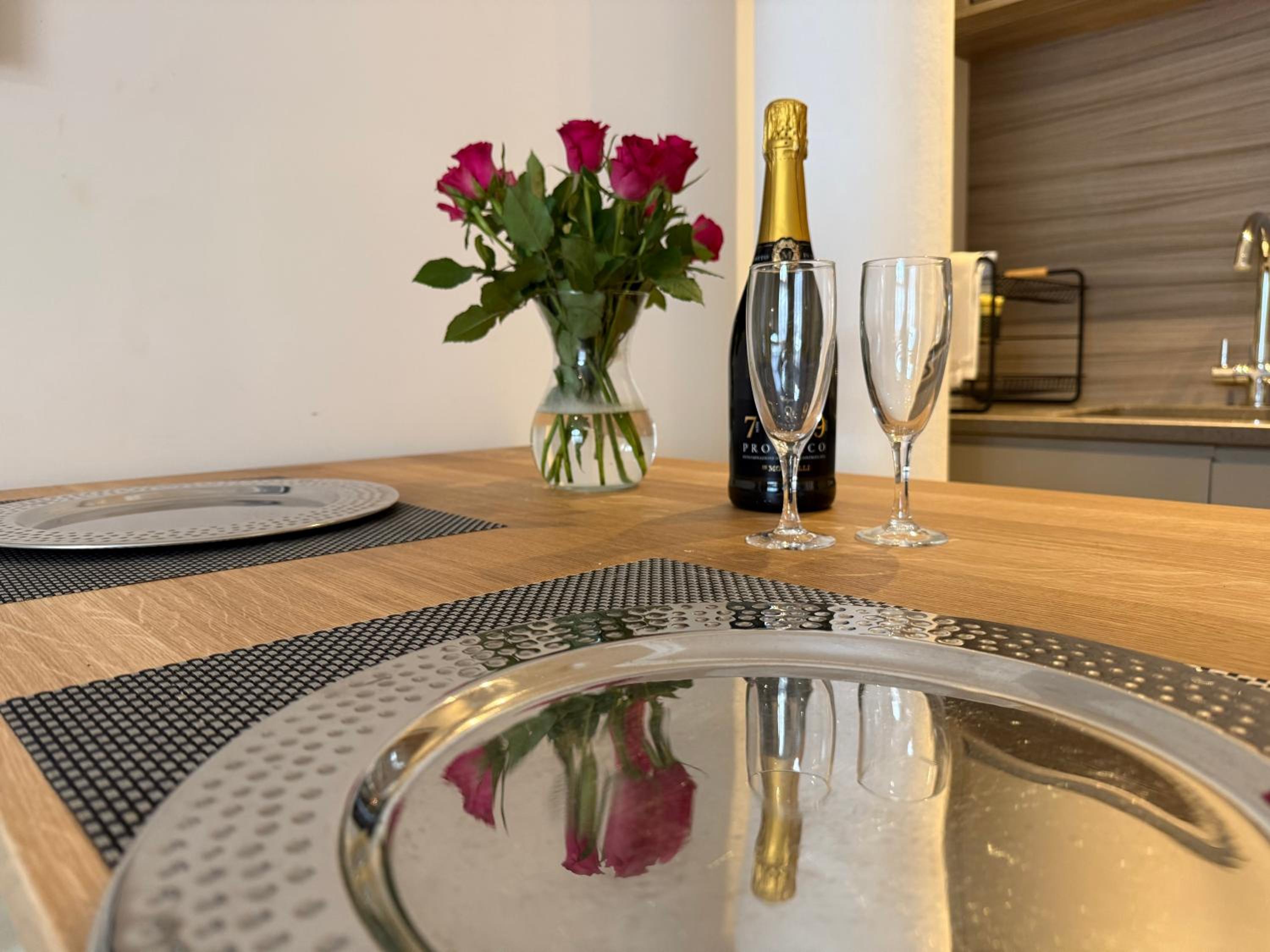 Staycation York at 1 Cocoa Suites with free parking