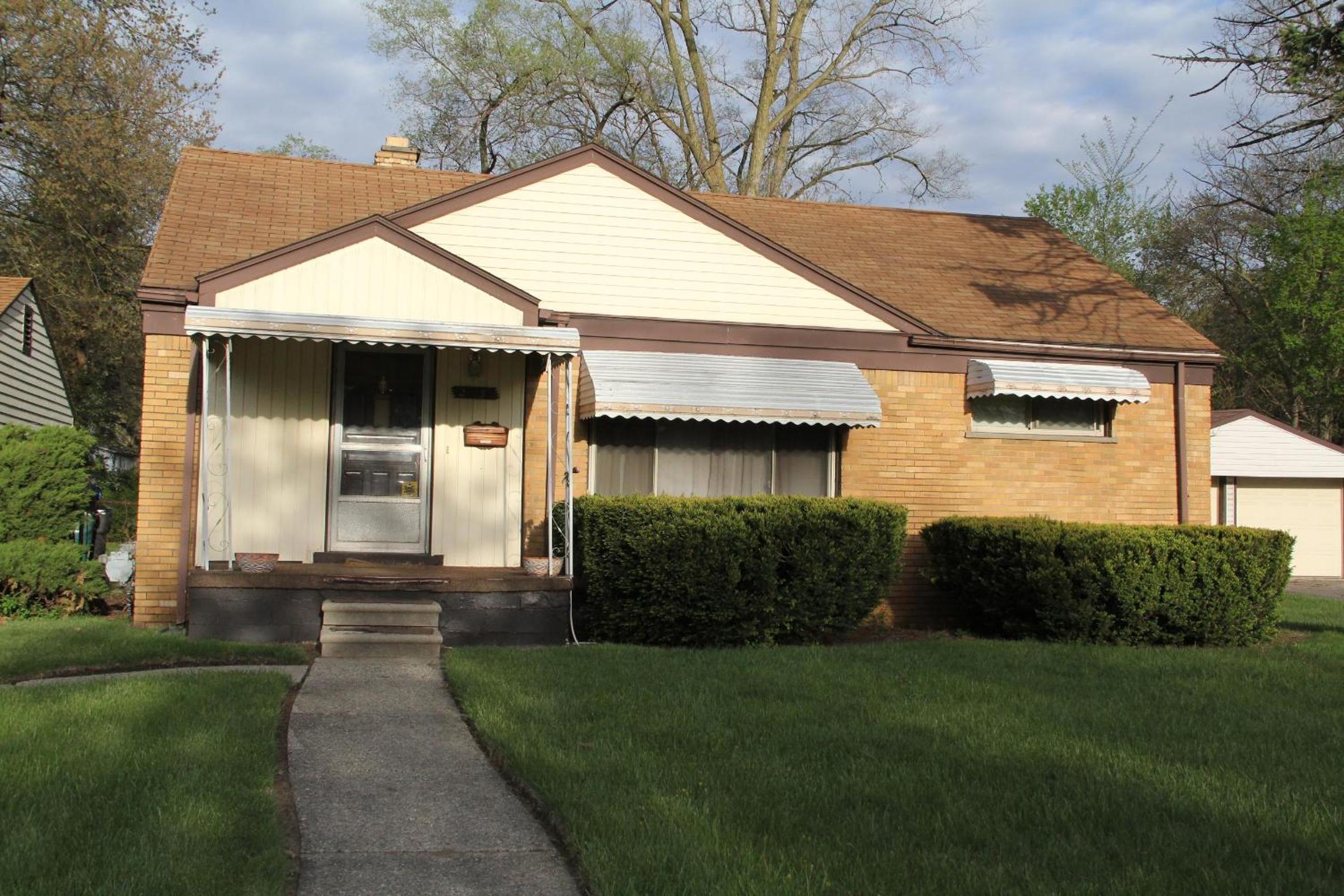 Beautiful, Cozy Stay in Oak Park, Queen Bedroom, Work Setup & Backyard Grill