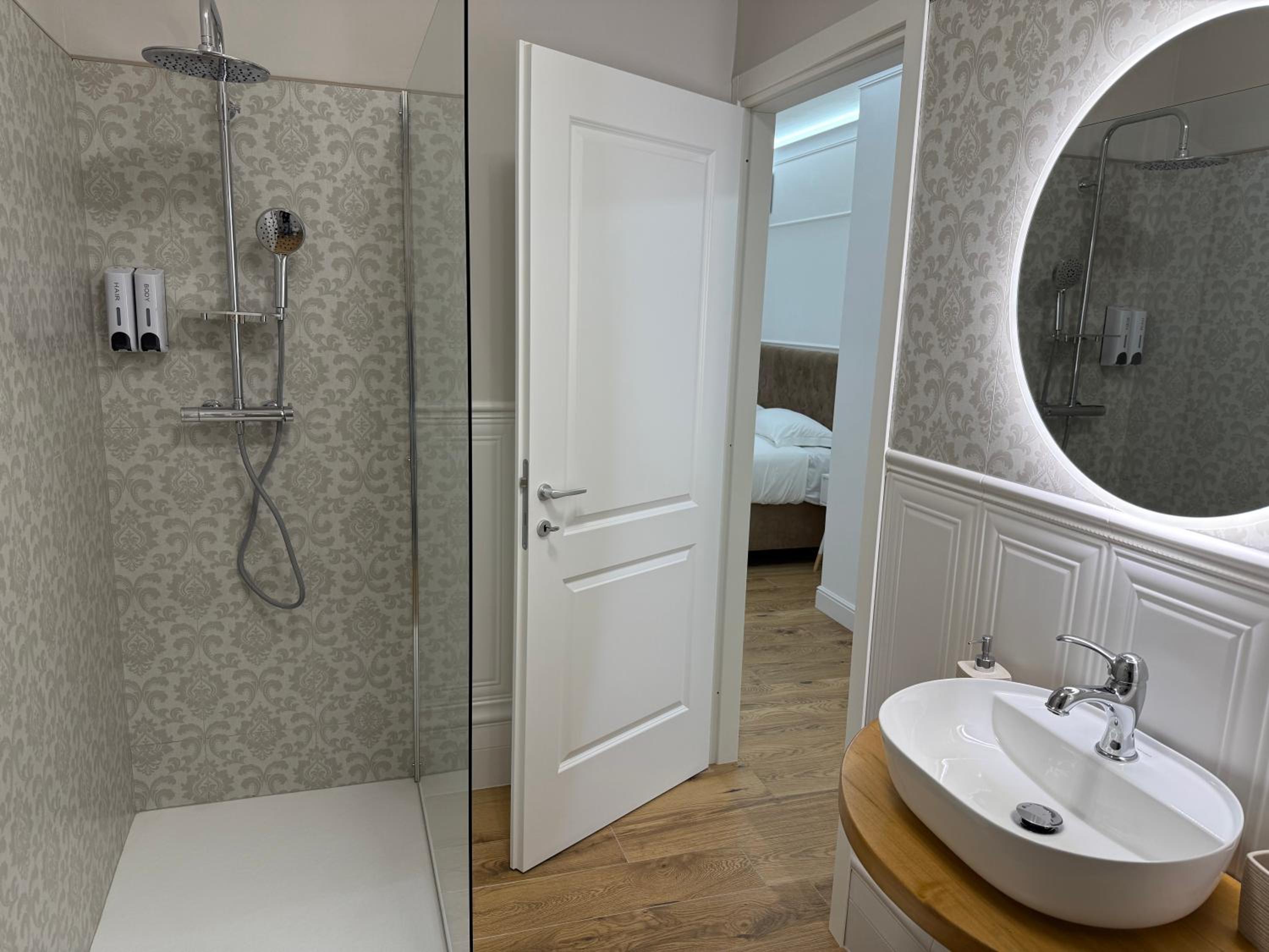 Emy Suites