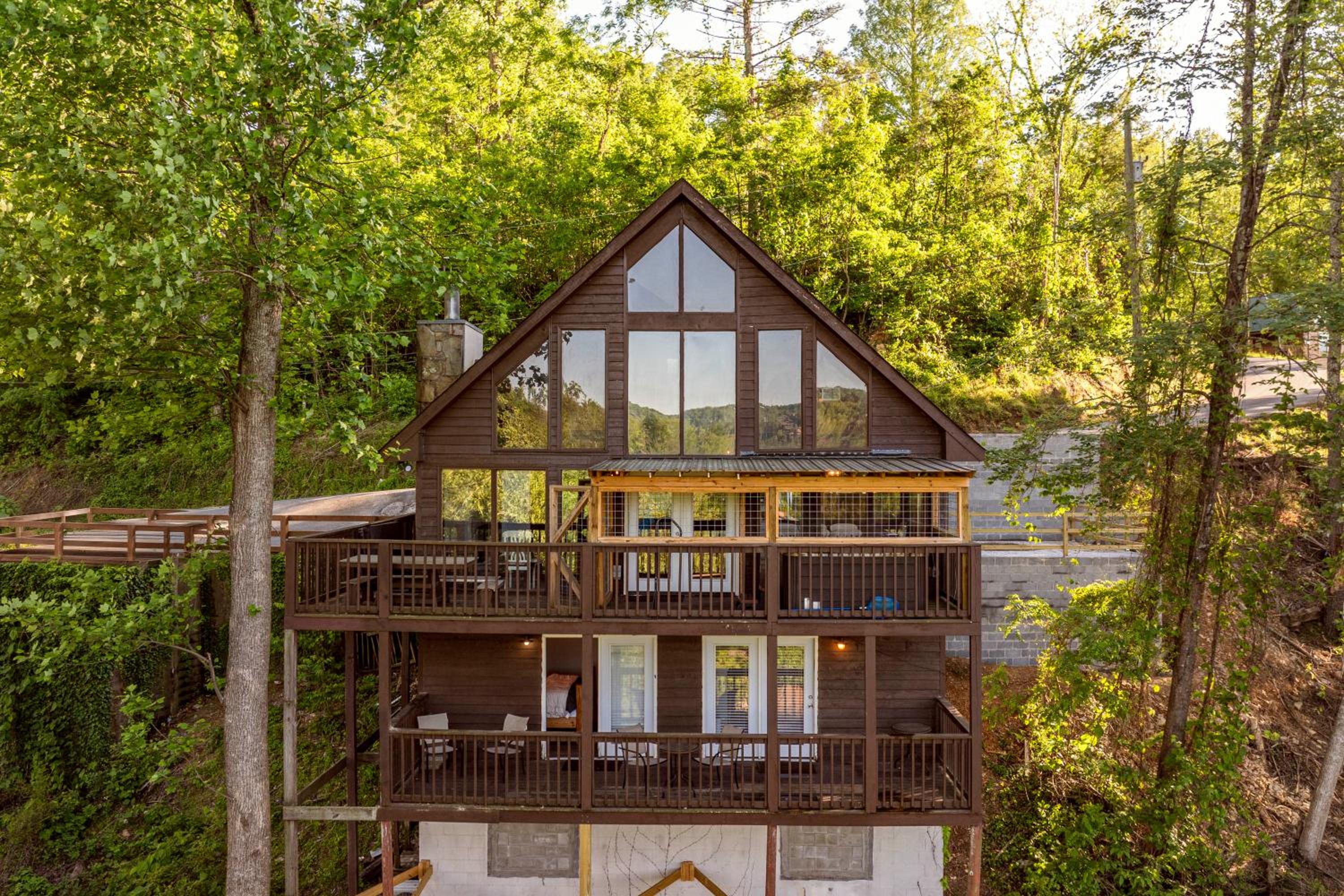 Charming 6BR Stay Steps from Downtown
