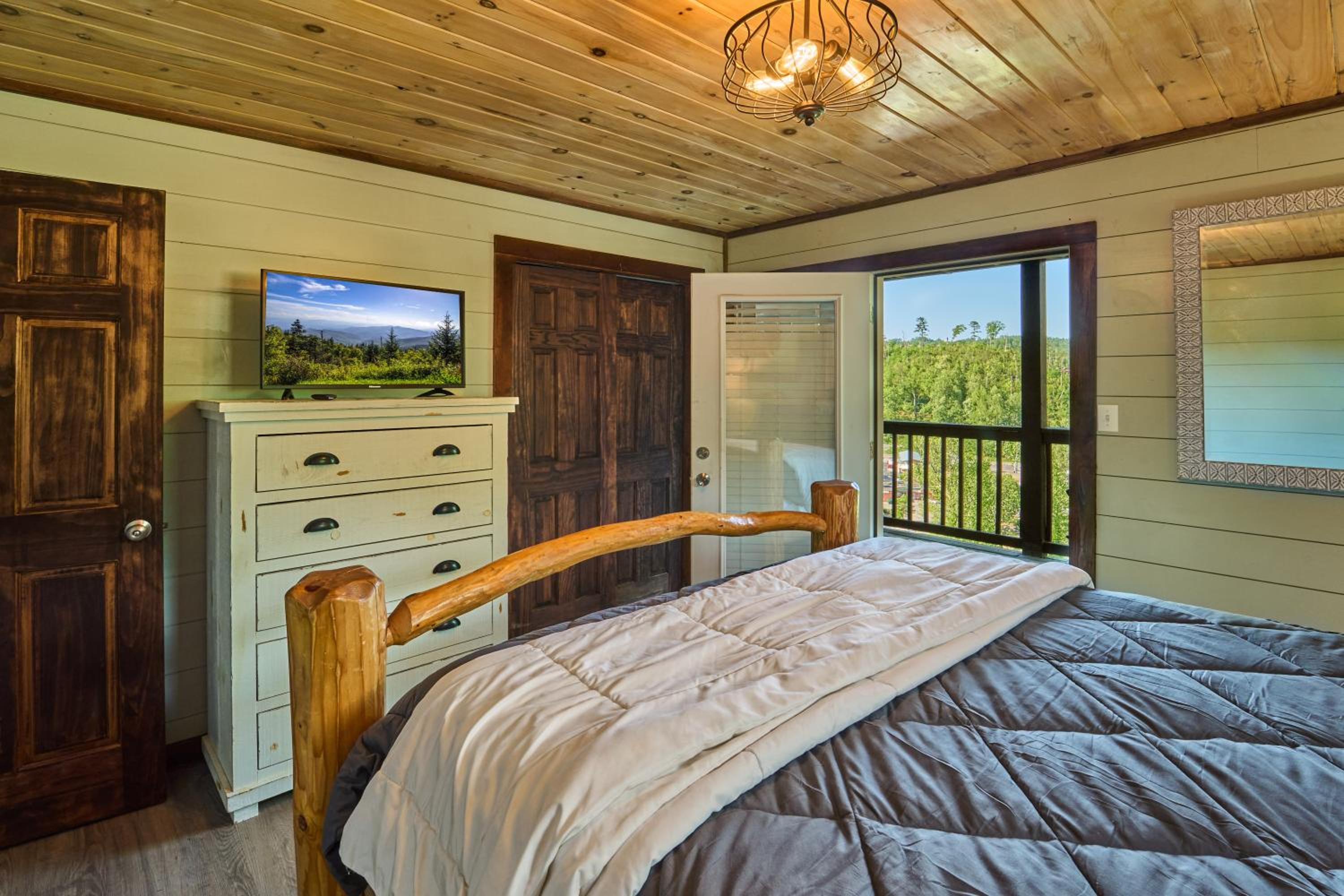 Charming 6BR Stay Steps from Downtown