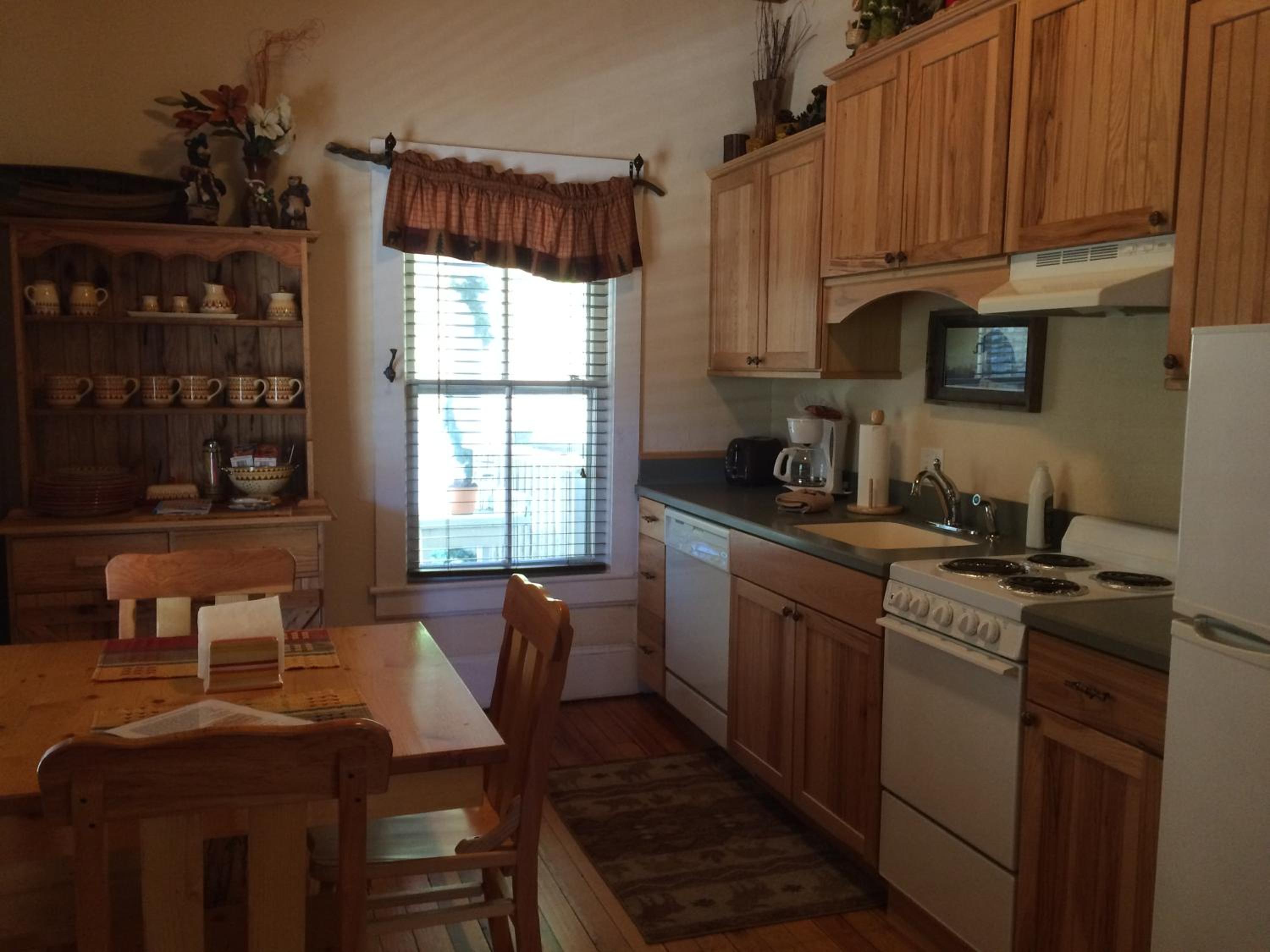 Calhoun House Inn & Suites