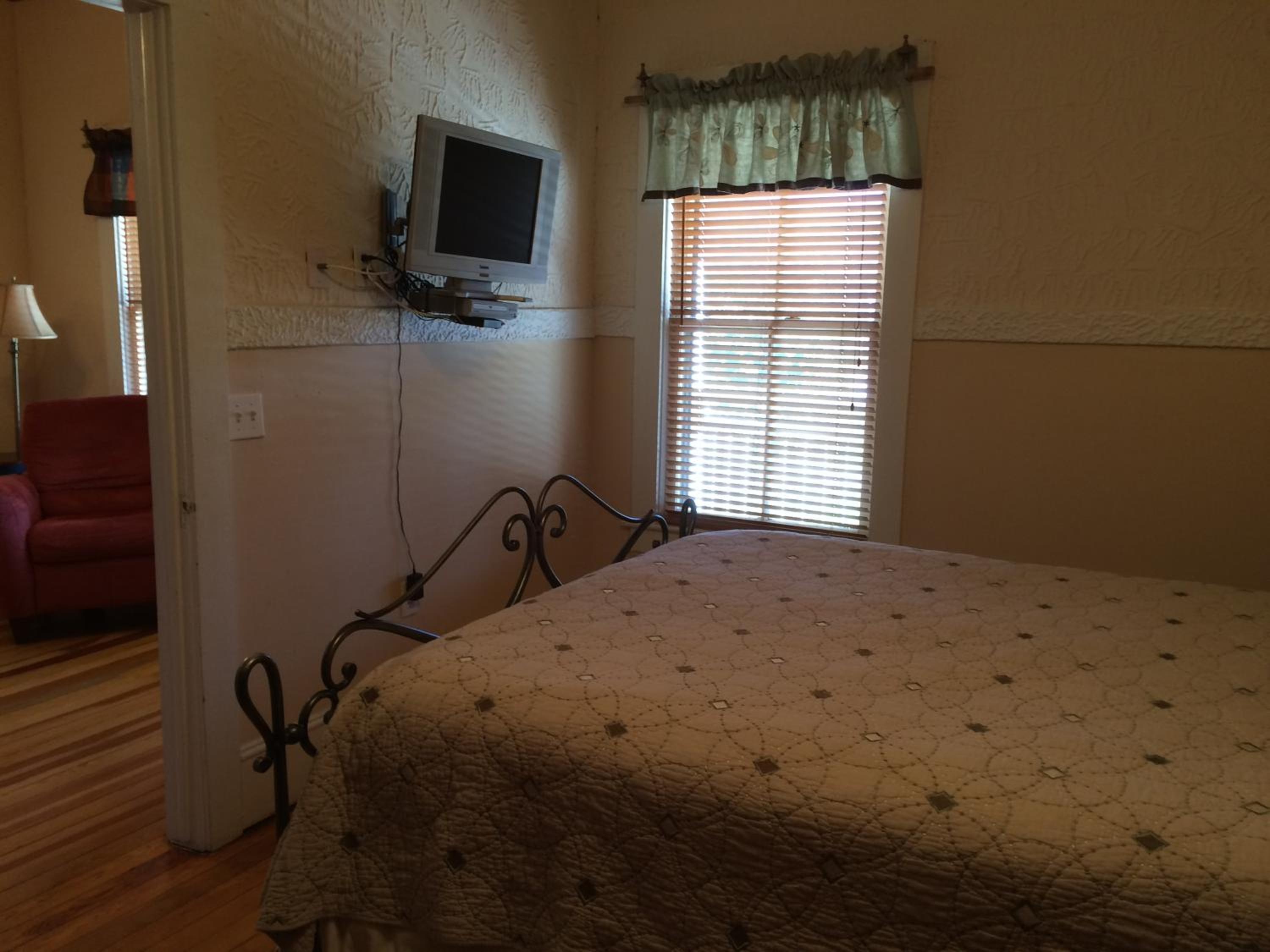 Calhoun House Inn & Suites