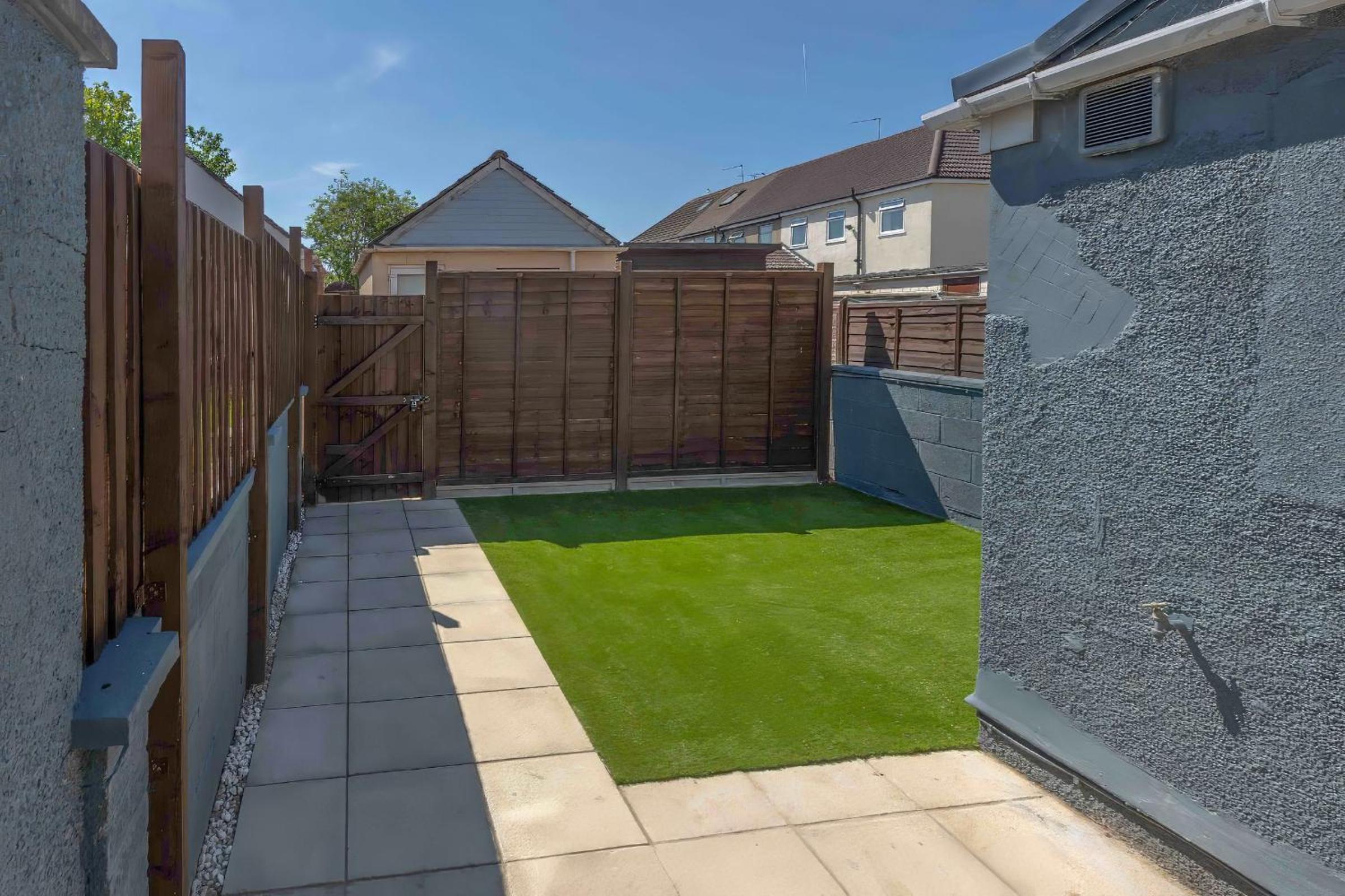 Family friendly Filton home with parking and WiFi