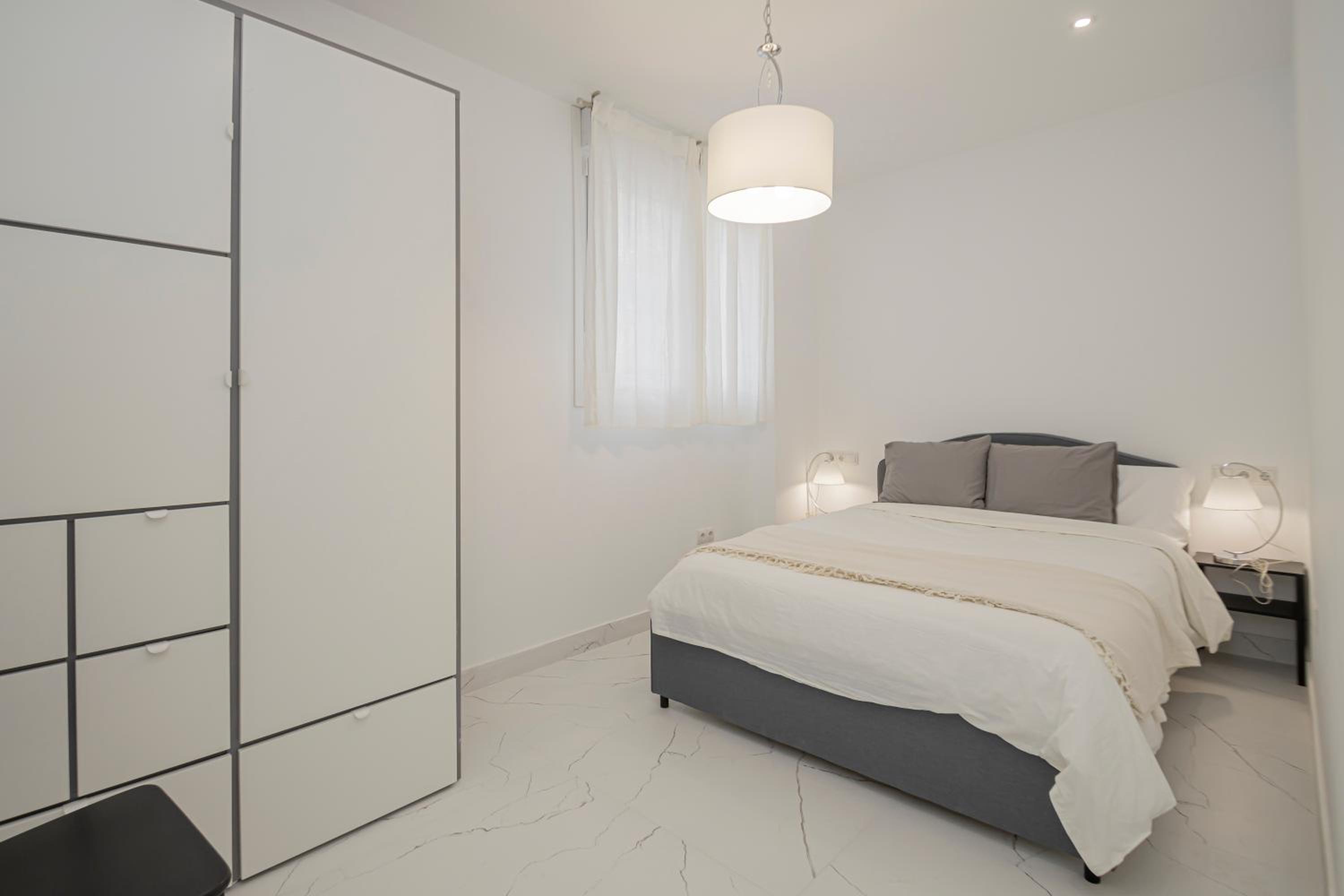 Stunning modern 2BR apt next to Feria