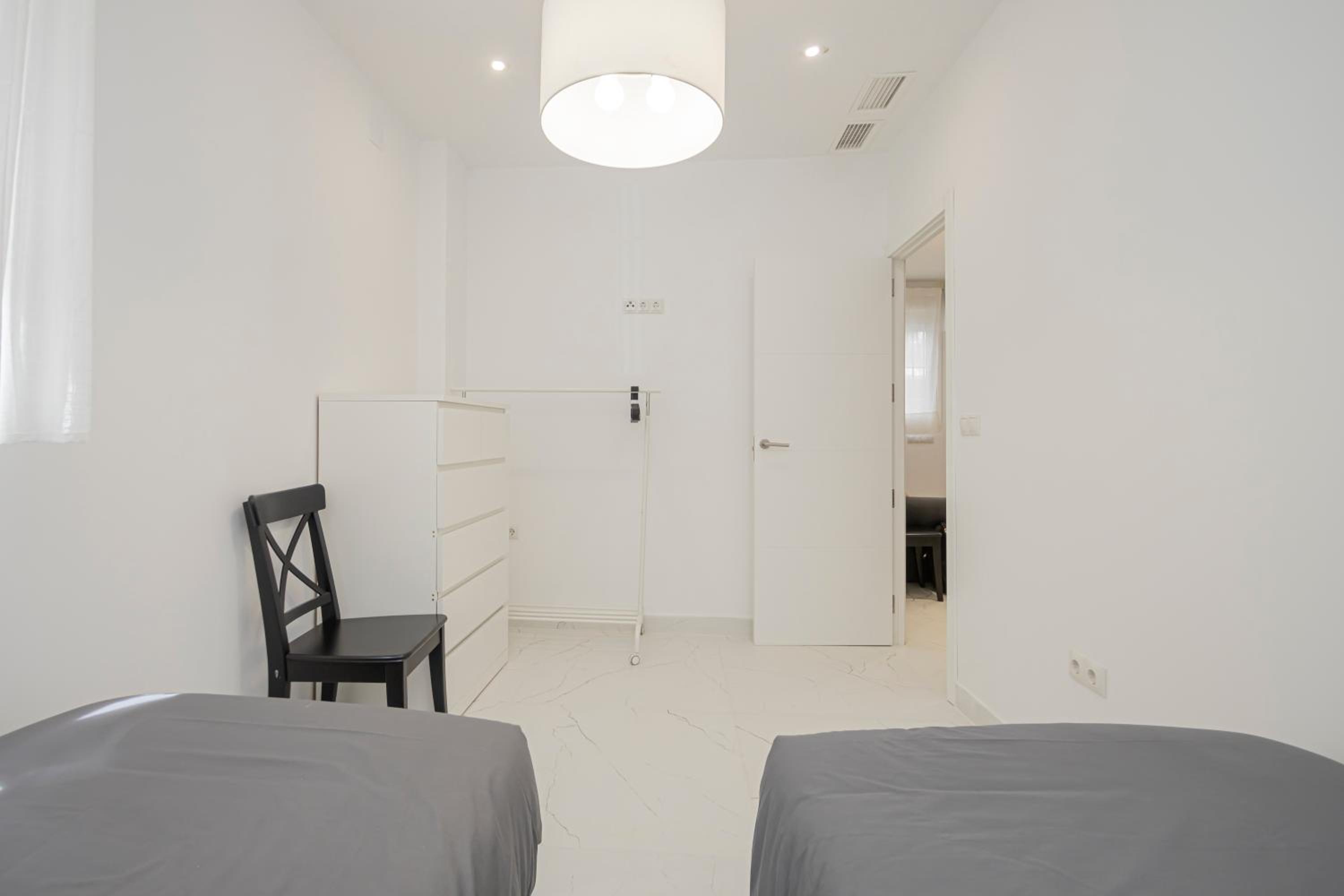 Stunning modern 2BR apt next to Feria