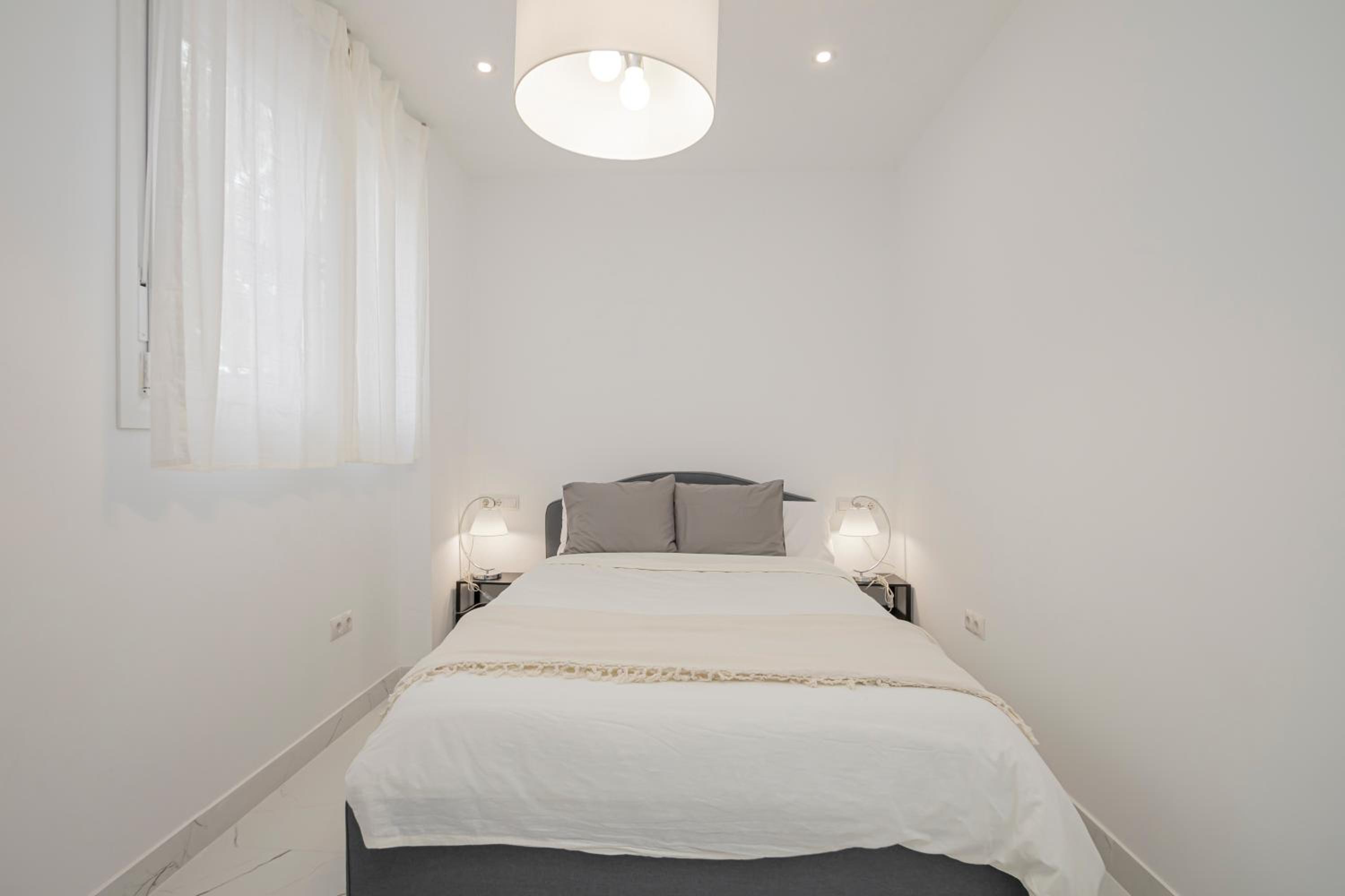 Stunning modern 2BR apt next to Feria