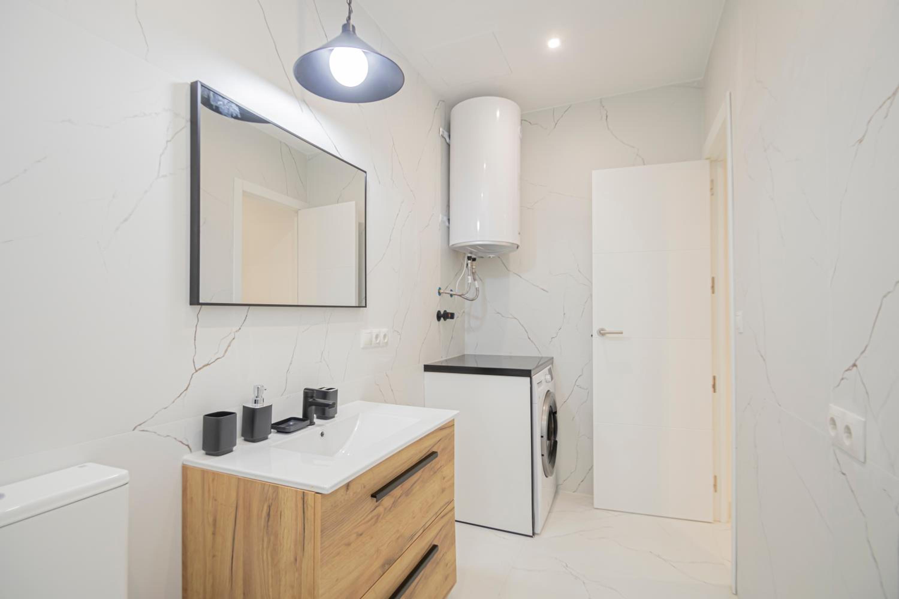 Stunning modern 2BR apt next to Feria