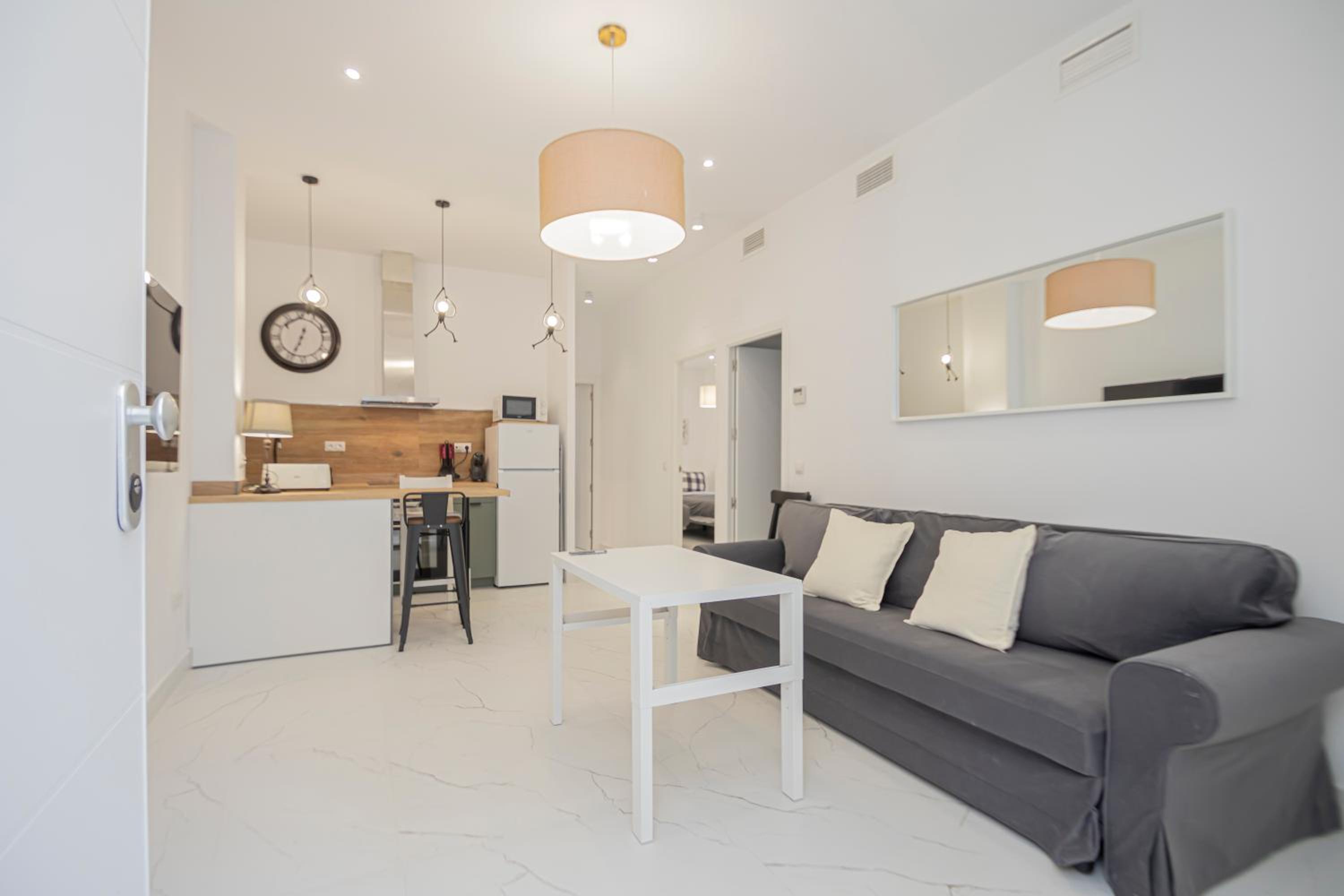 Stunning modern 2BR apt next to Feria