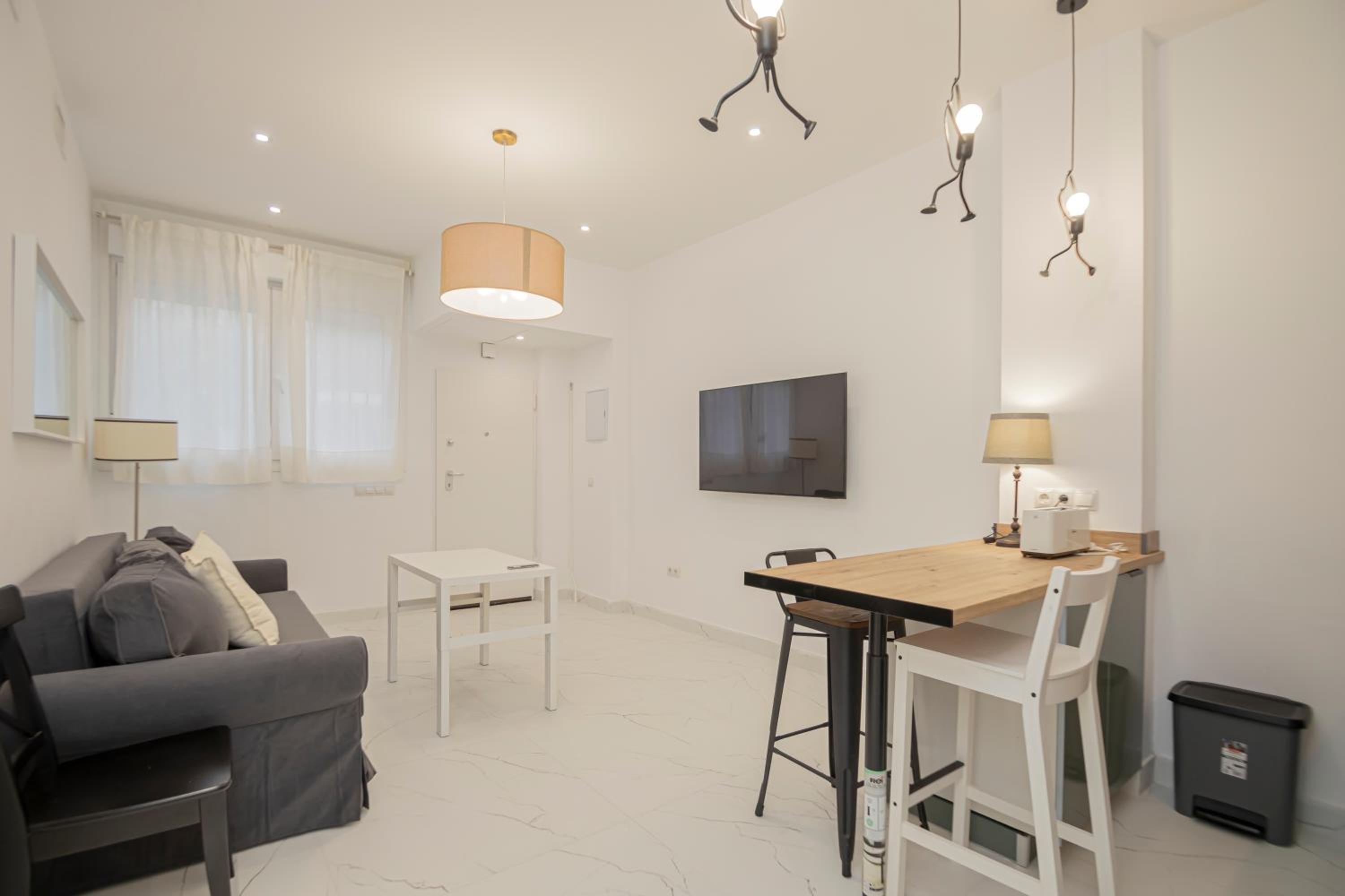 Stunning modern 2BR apt next to Feria