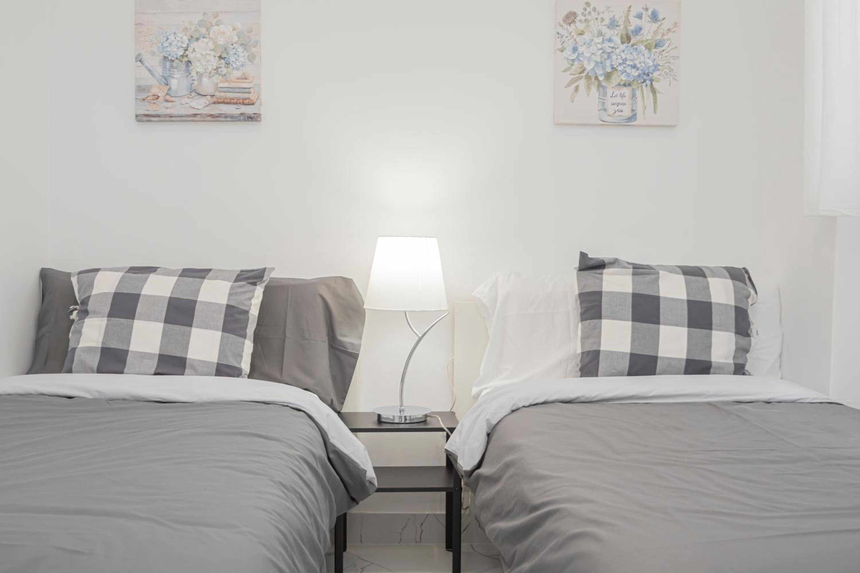 Stunning modern 2BR apt next to Feria