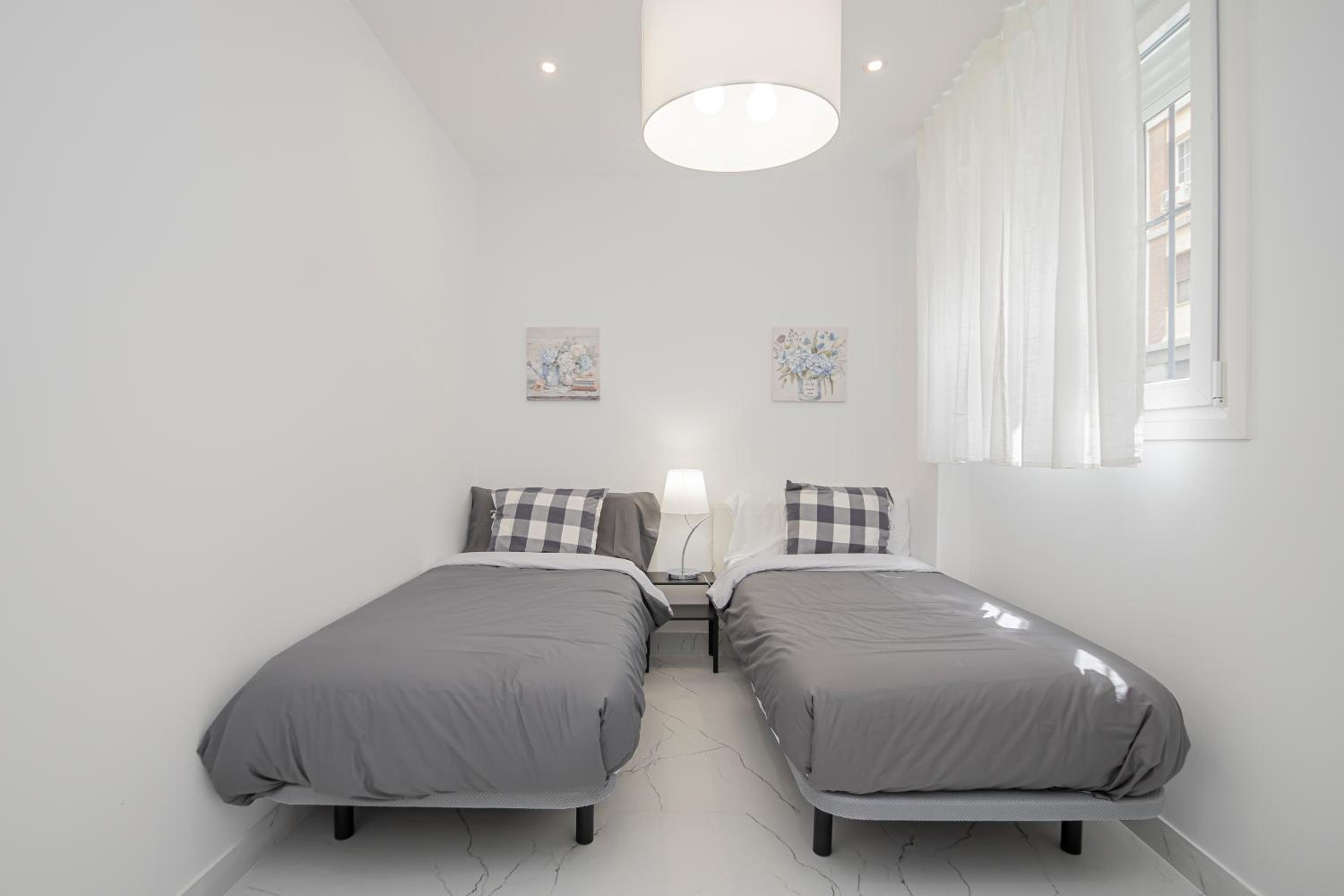 Stunning modern 2BR apt next to Feria
