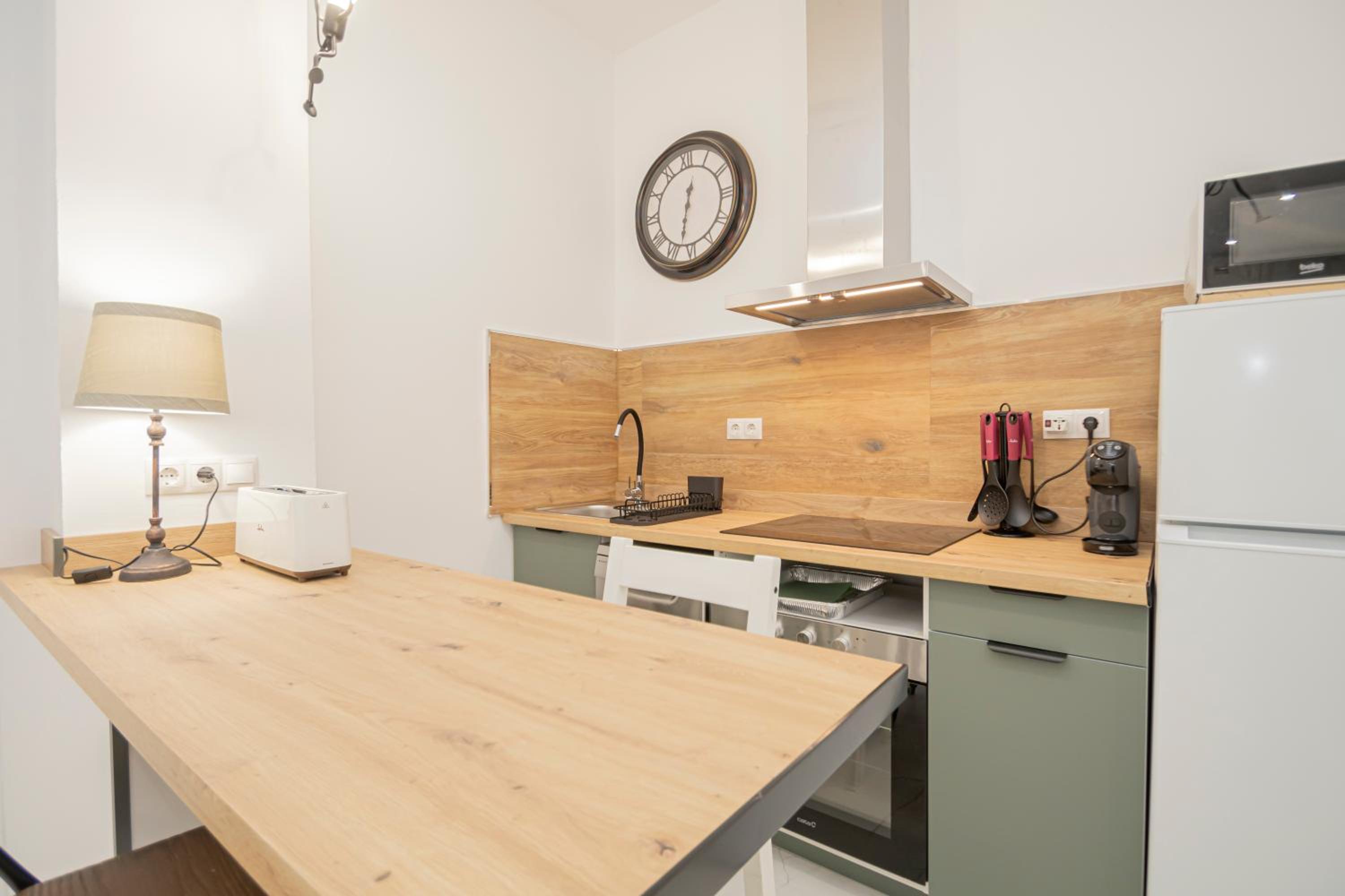 Stunning modern 2BR apt next to Feria