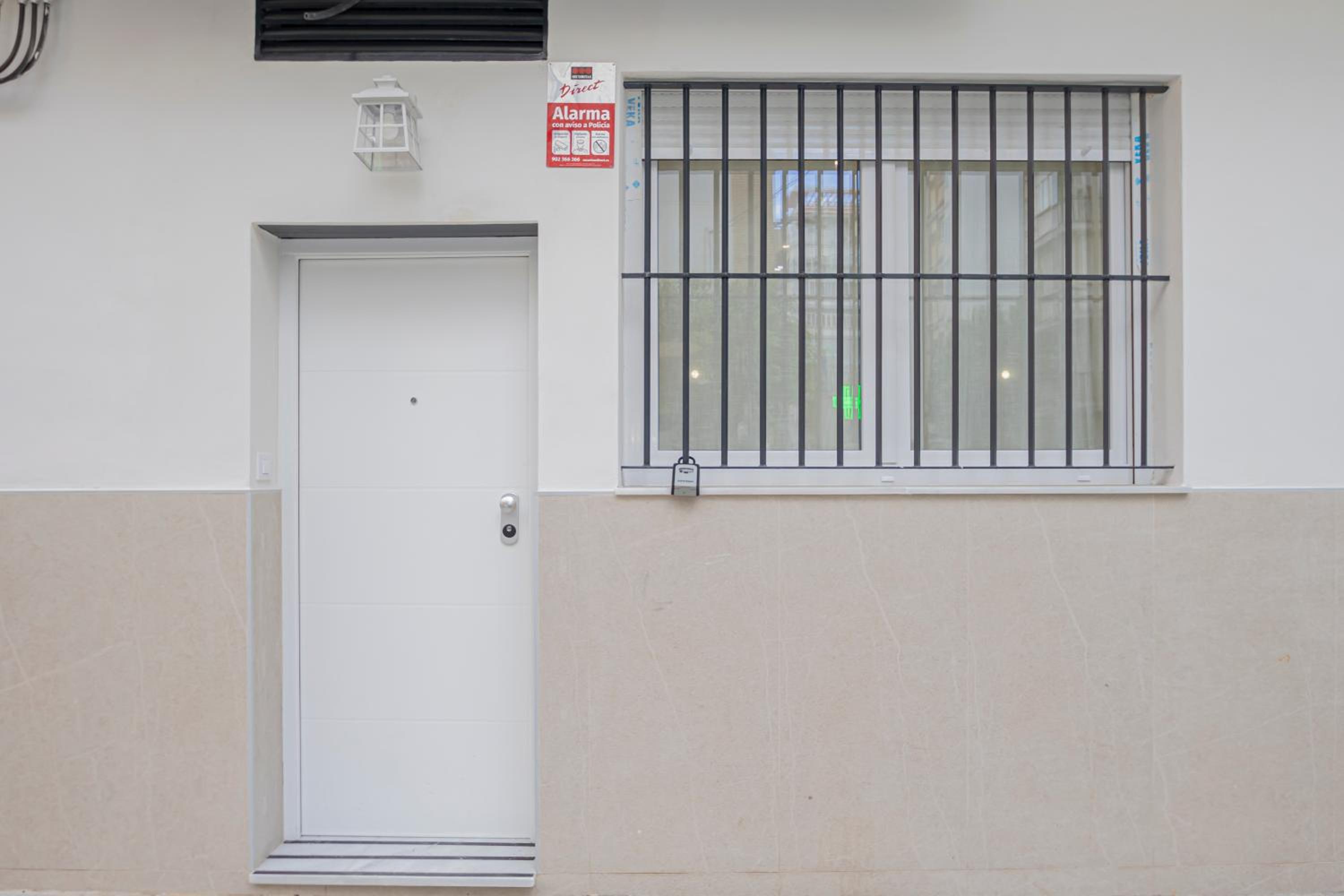 Stunning modern 2BR apt next to Feria