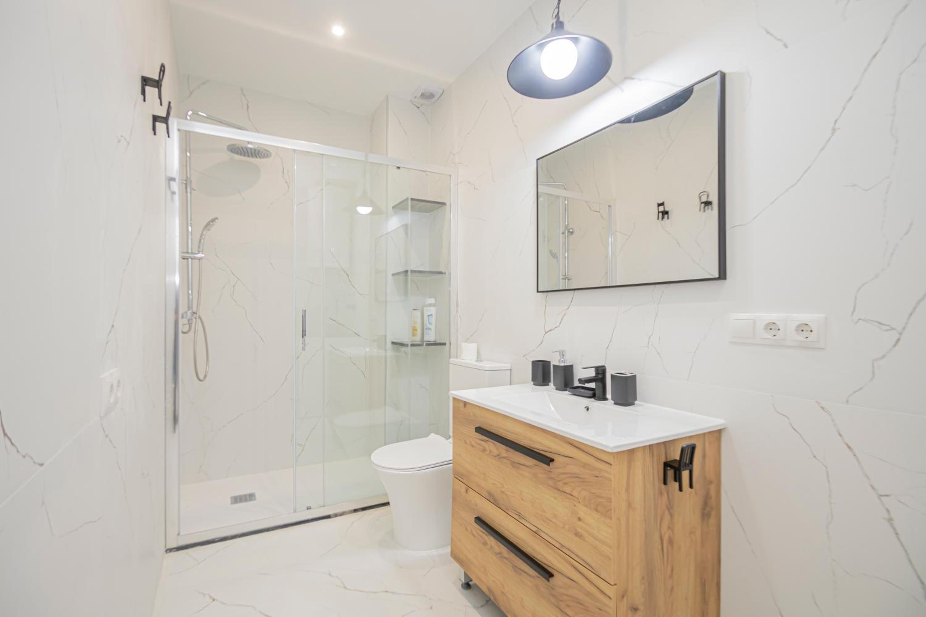 Stunning modern 2BR apt next to Feria