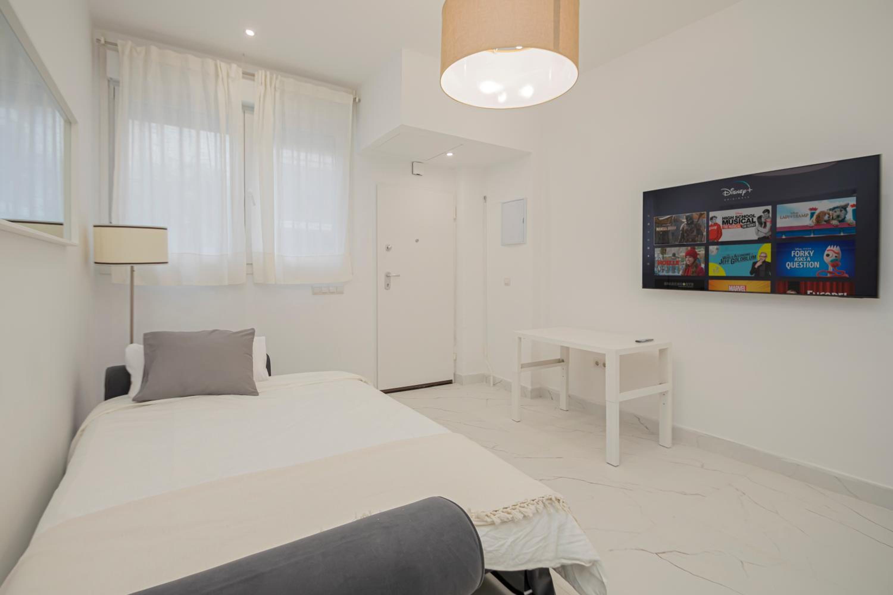 Stunning modern 2BR apt next to Feria