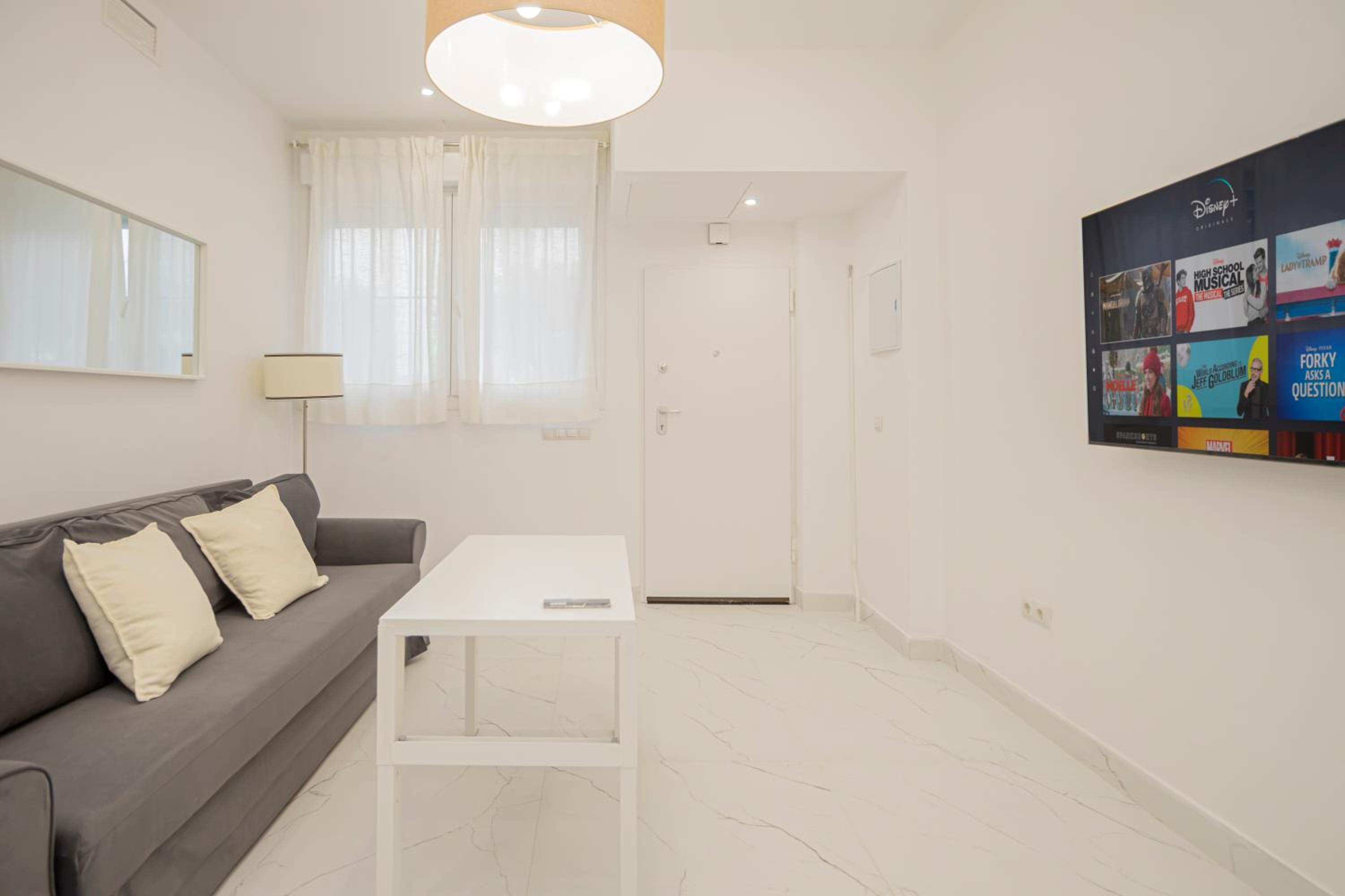 Stunning modern 2BR apt next to Feria