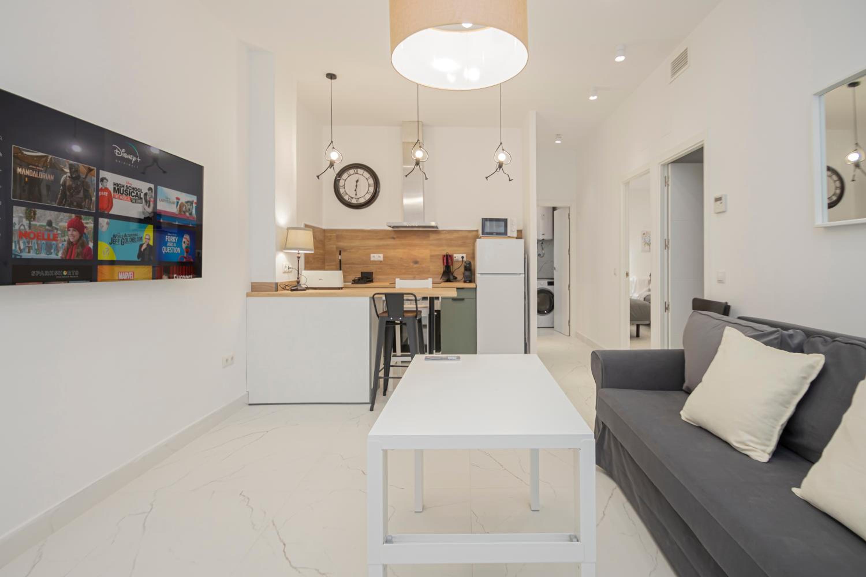 Stunning modern 2BR apt next to Feria