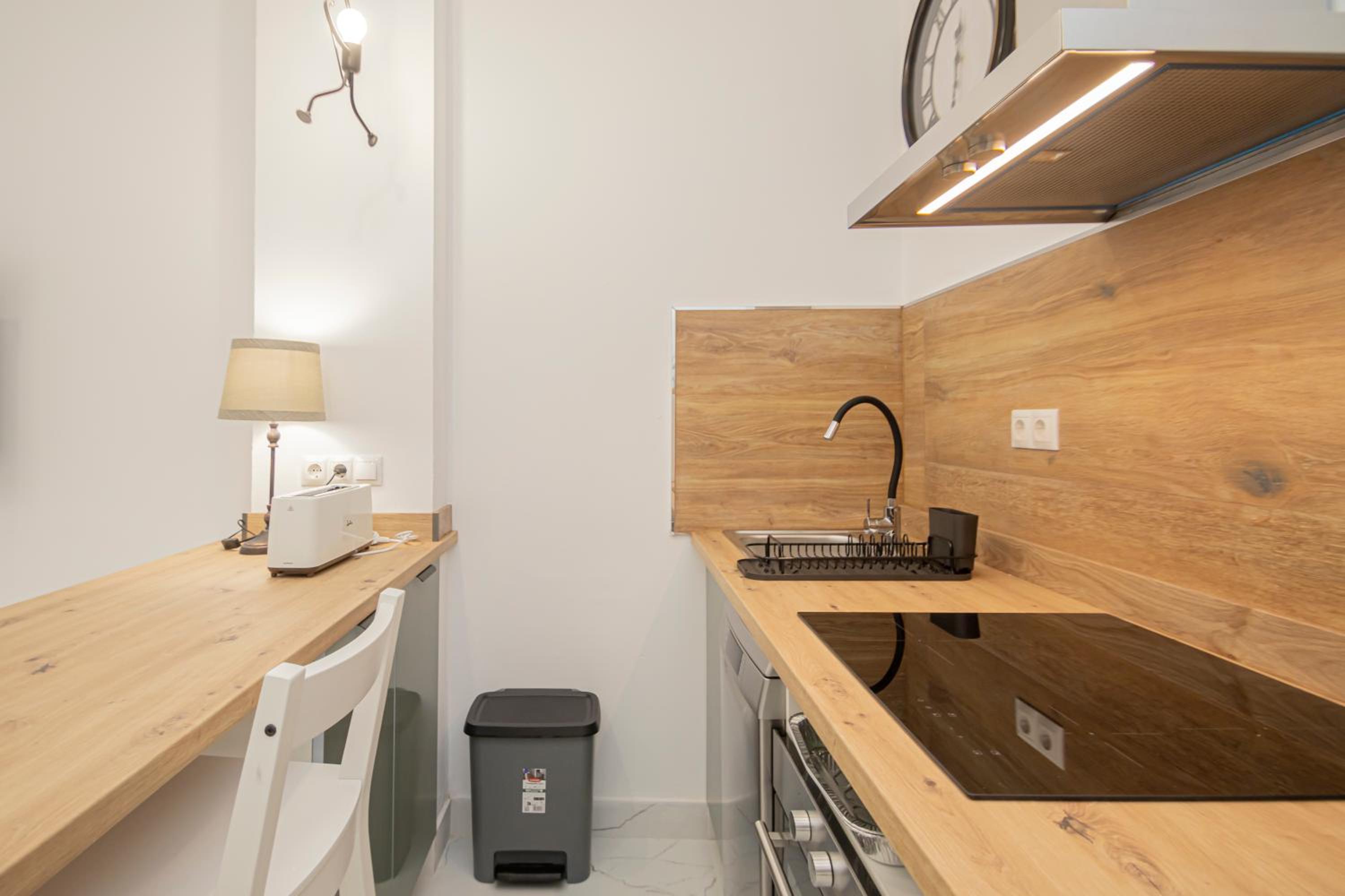 Stunning modern 2BR apt next to Feria