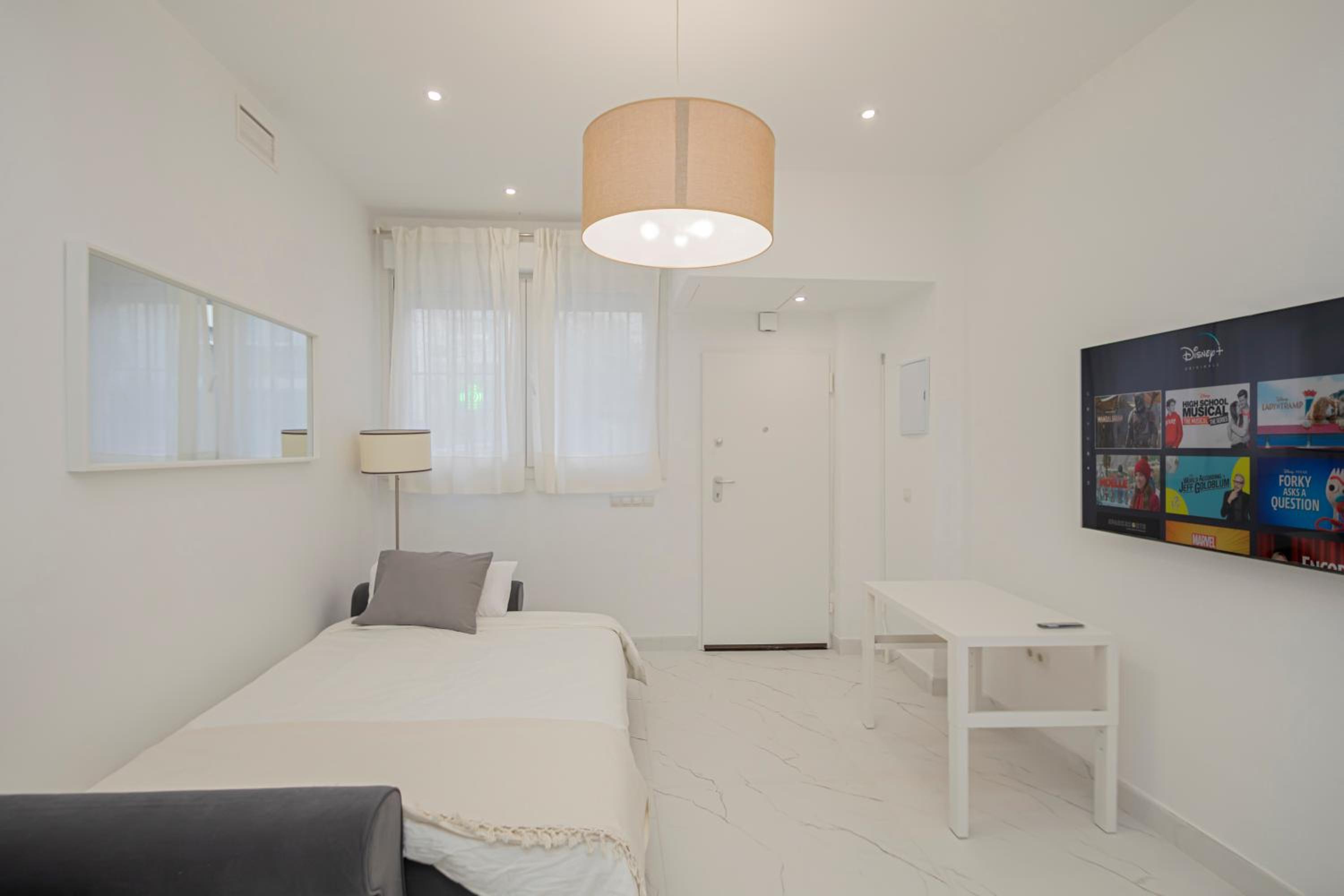 Stunning modern 2BR apt next to Feria