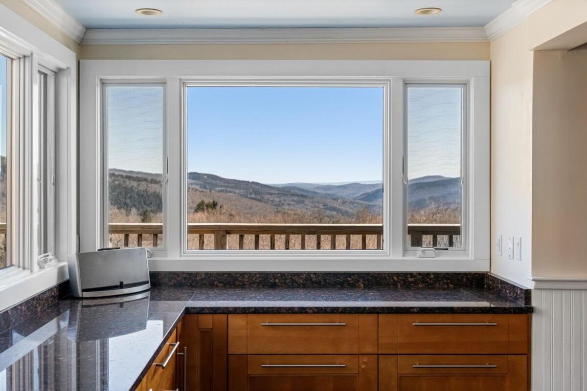 The Matterhorn House - Mountain Chalet with Hot Tub, Views, Game Room - Ideal Spring to Fall