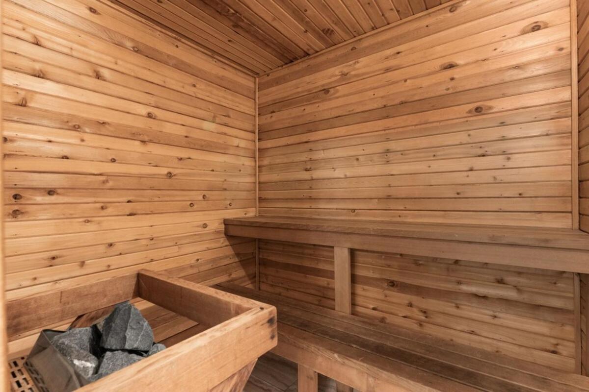 The Matterhorn House - Mountain Chalet with Hot Tub, Views, Game Room - Ideal Spring to Fall