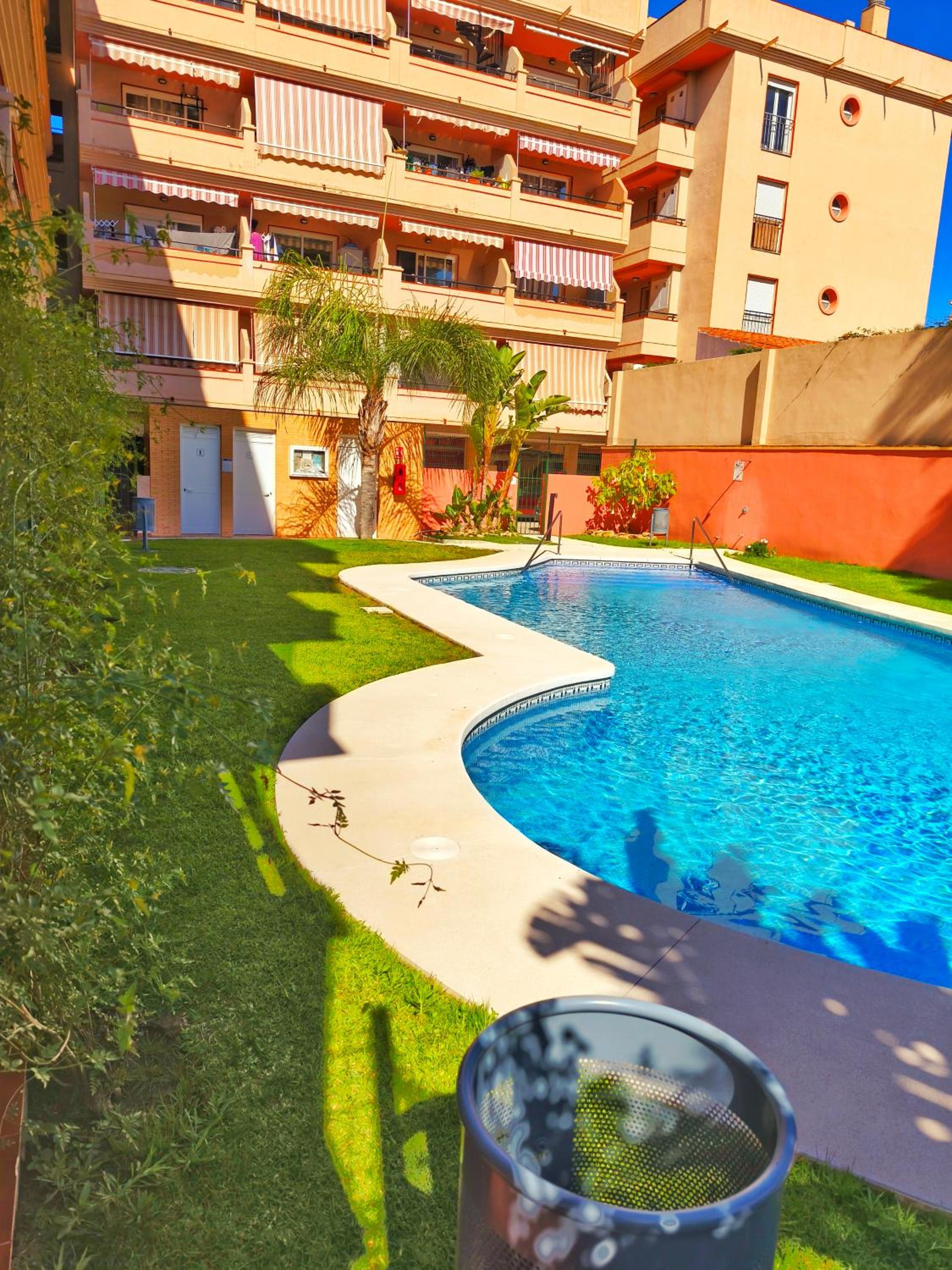 Apartamento nuevo con parking y piscina gratis