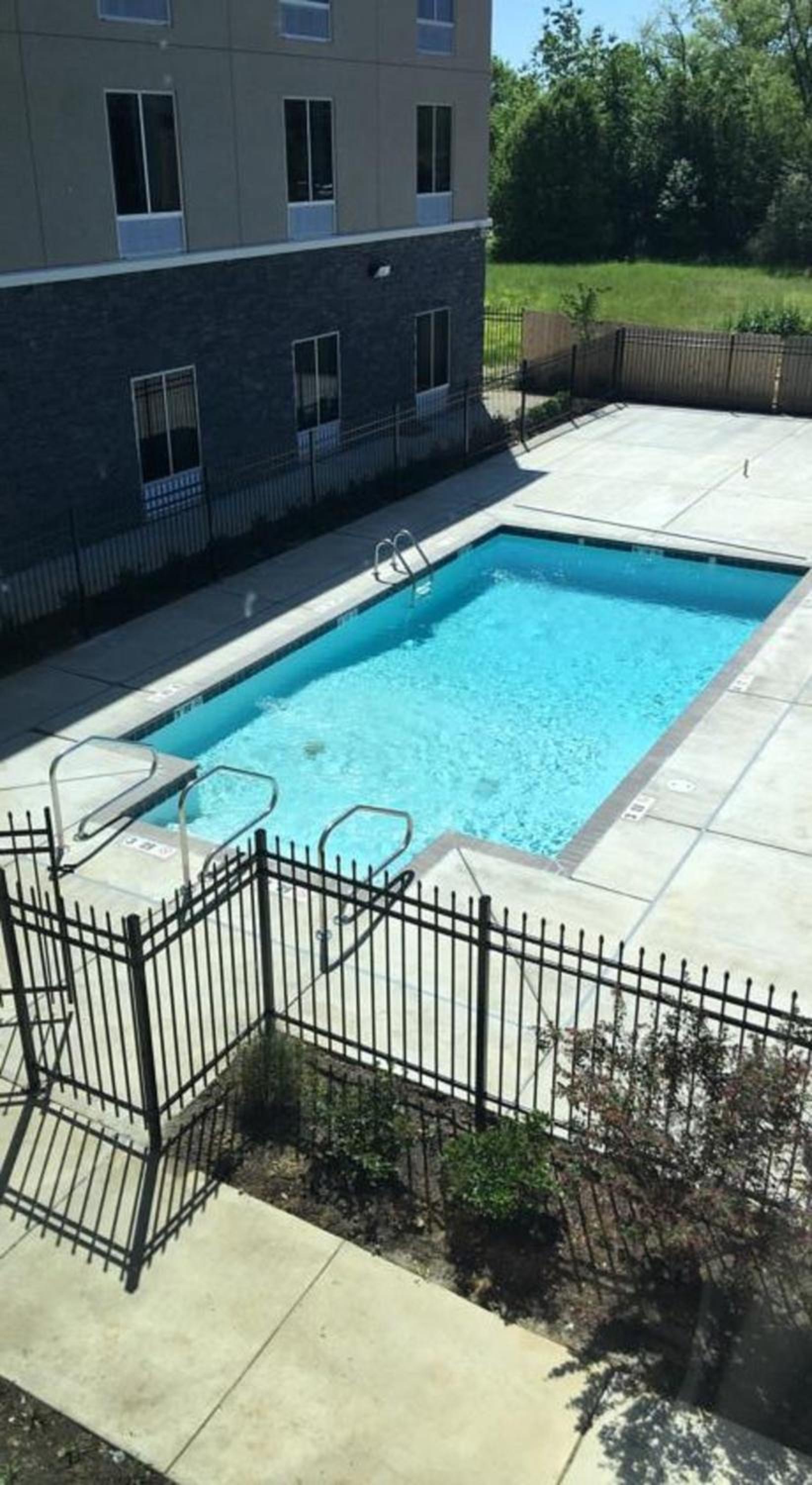 Americas Best Value Inn & Suites