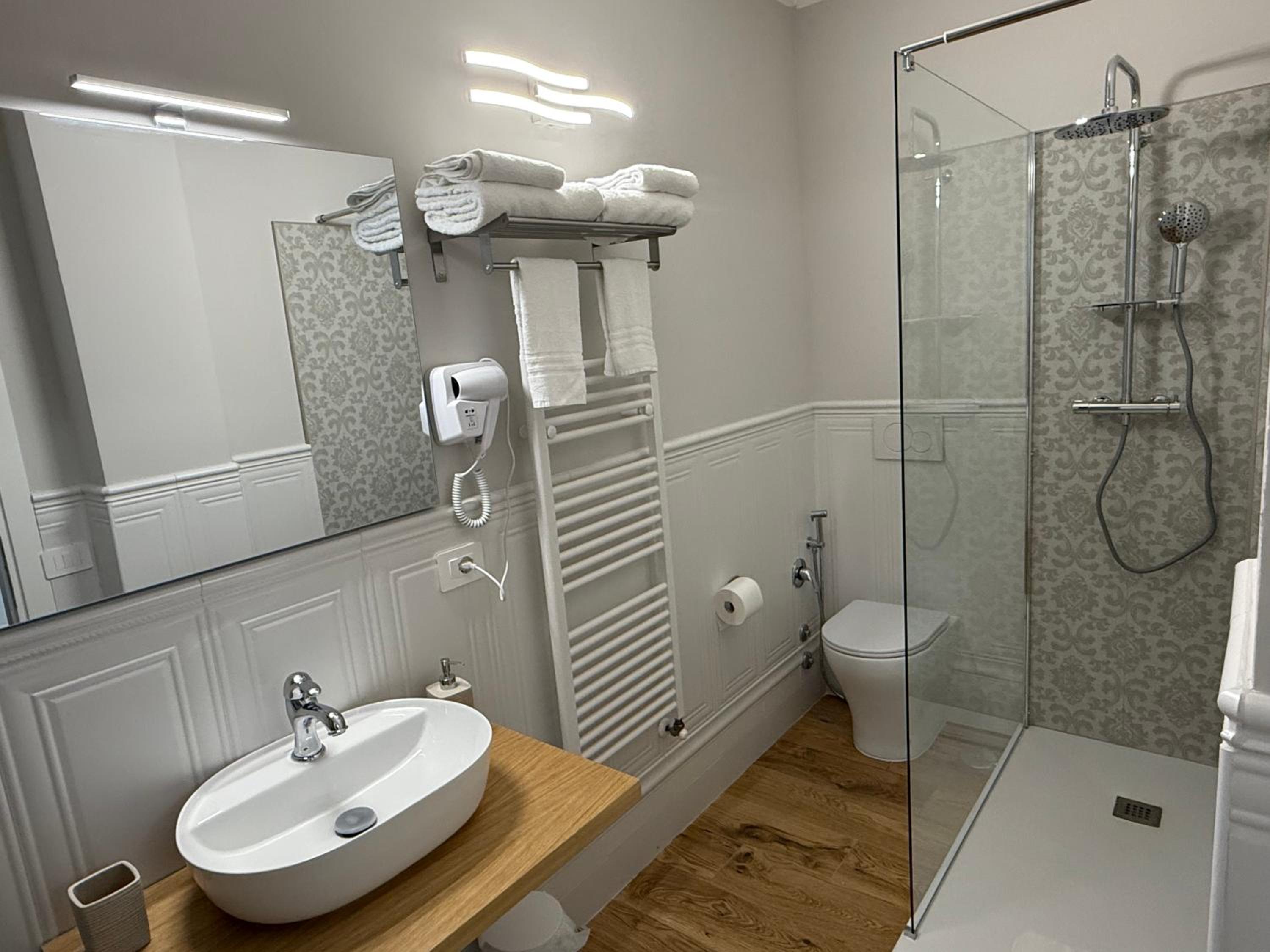 Emy Suites
