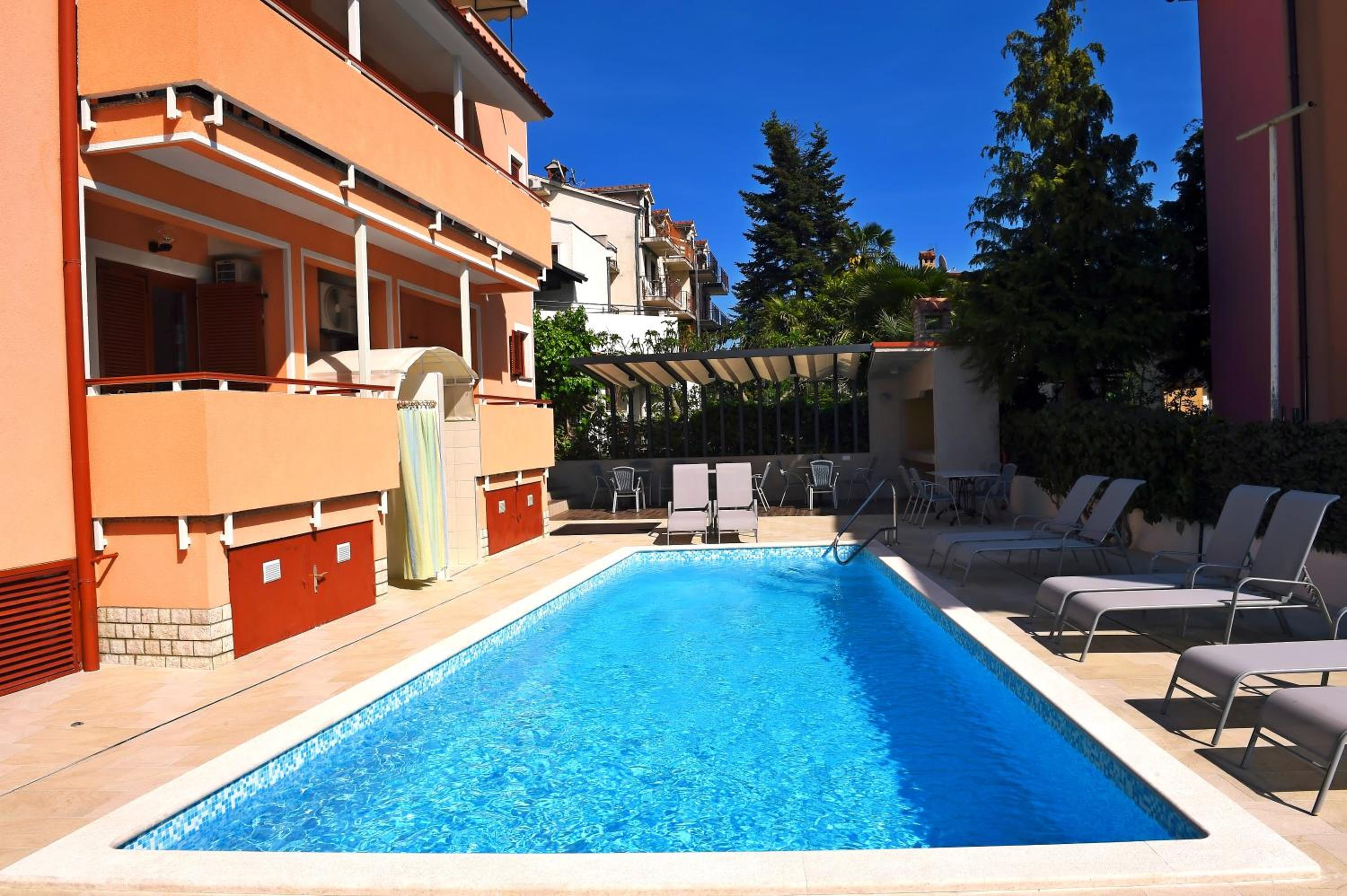 Apartments Zdjelar
