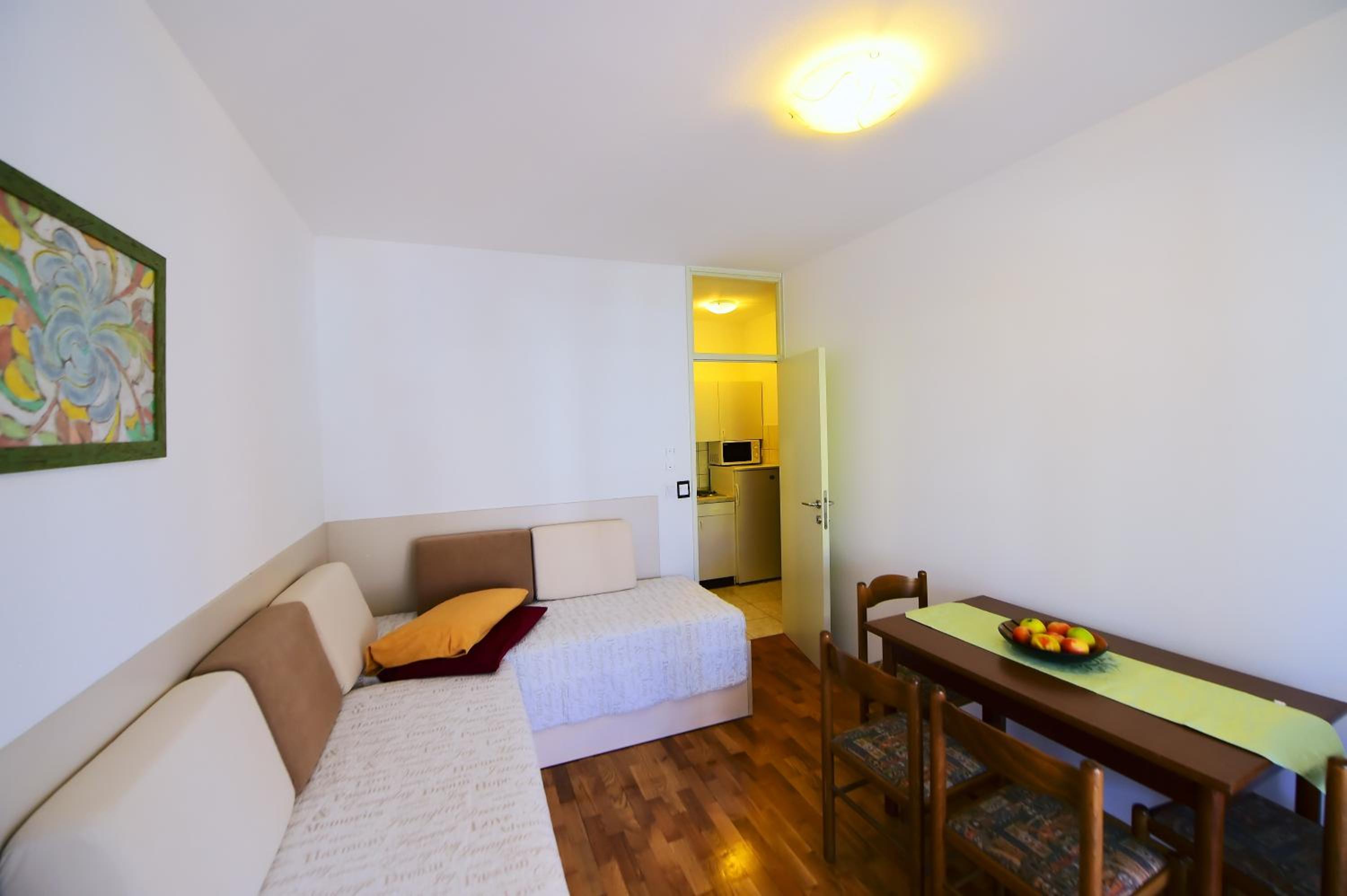 Apartments Zdjelar