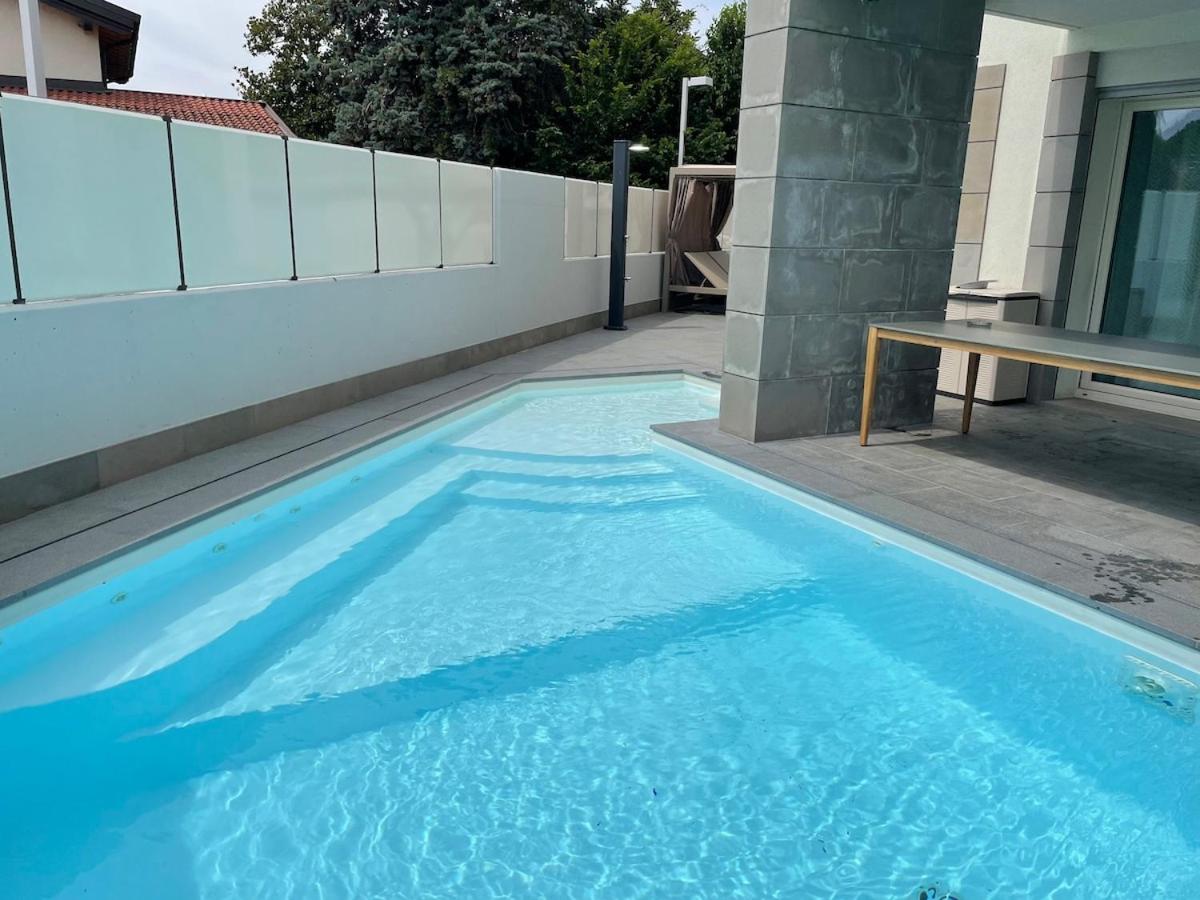 Appartamento in città con Giardino e Piscina privati