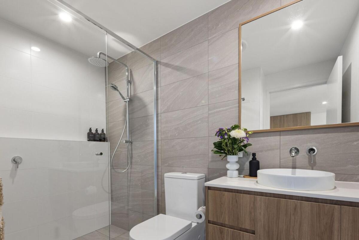Modern Beachside Oasis 1BR Apartment Free Wi-Fi