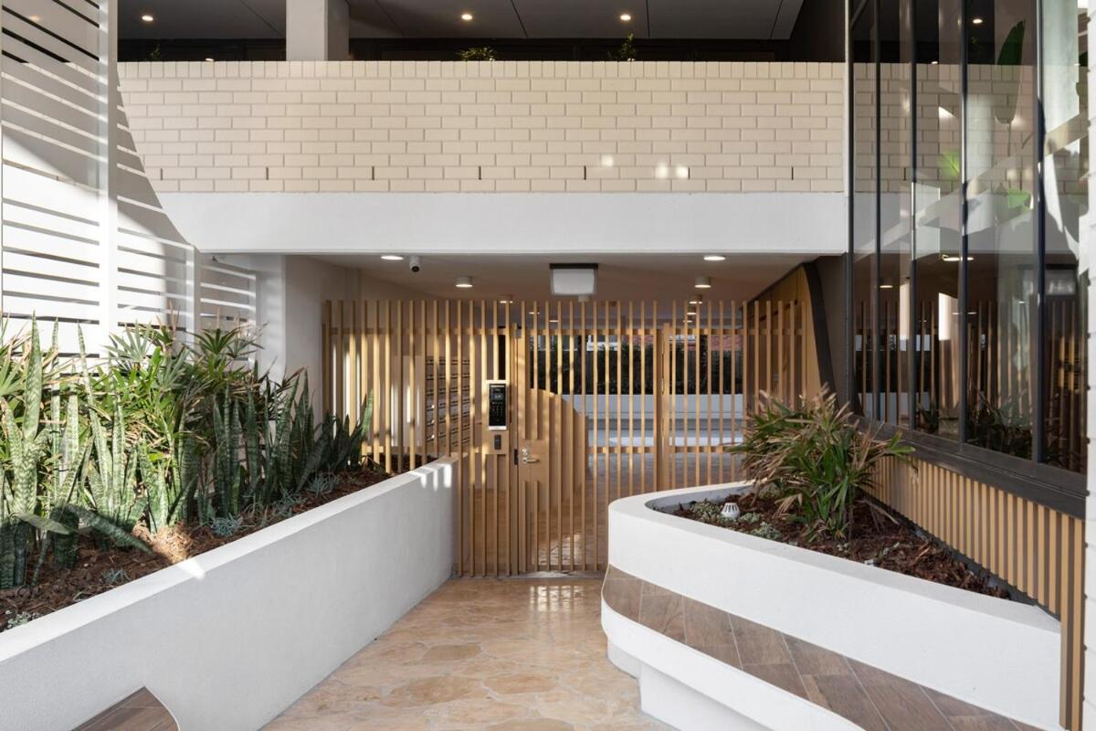 Modern Beachside Oasis 1BR Apartment Free Wi-Fi