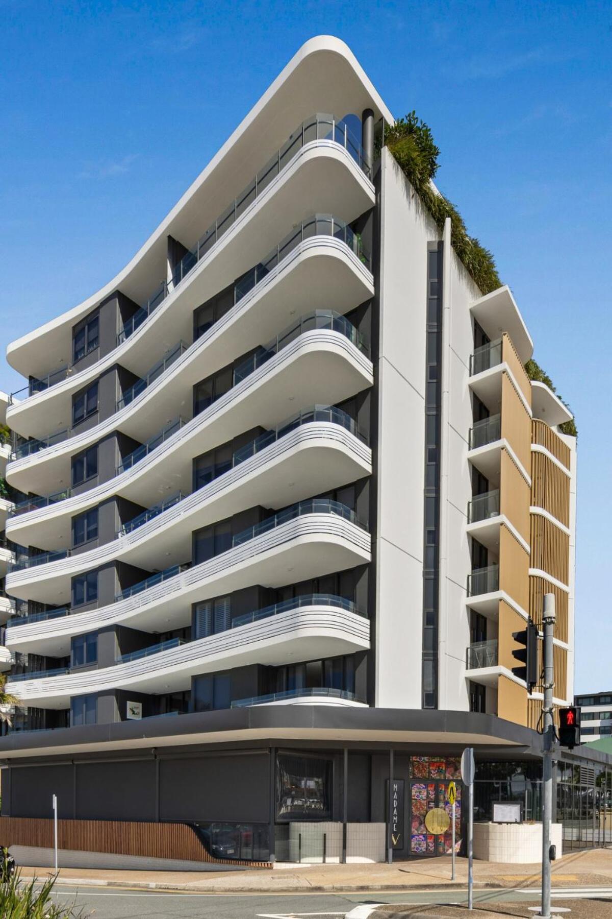 Modern Beachside Oasis 1BR Apartment Free Wi-Fi