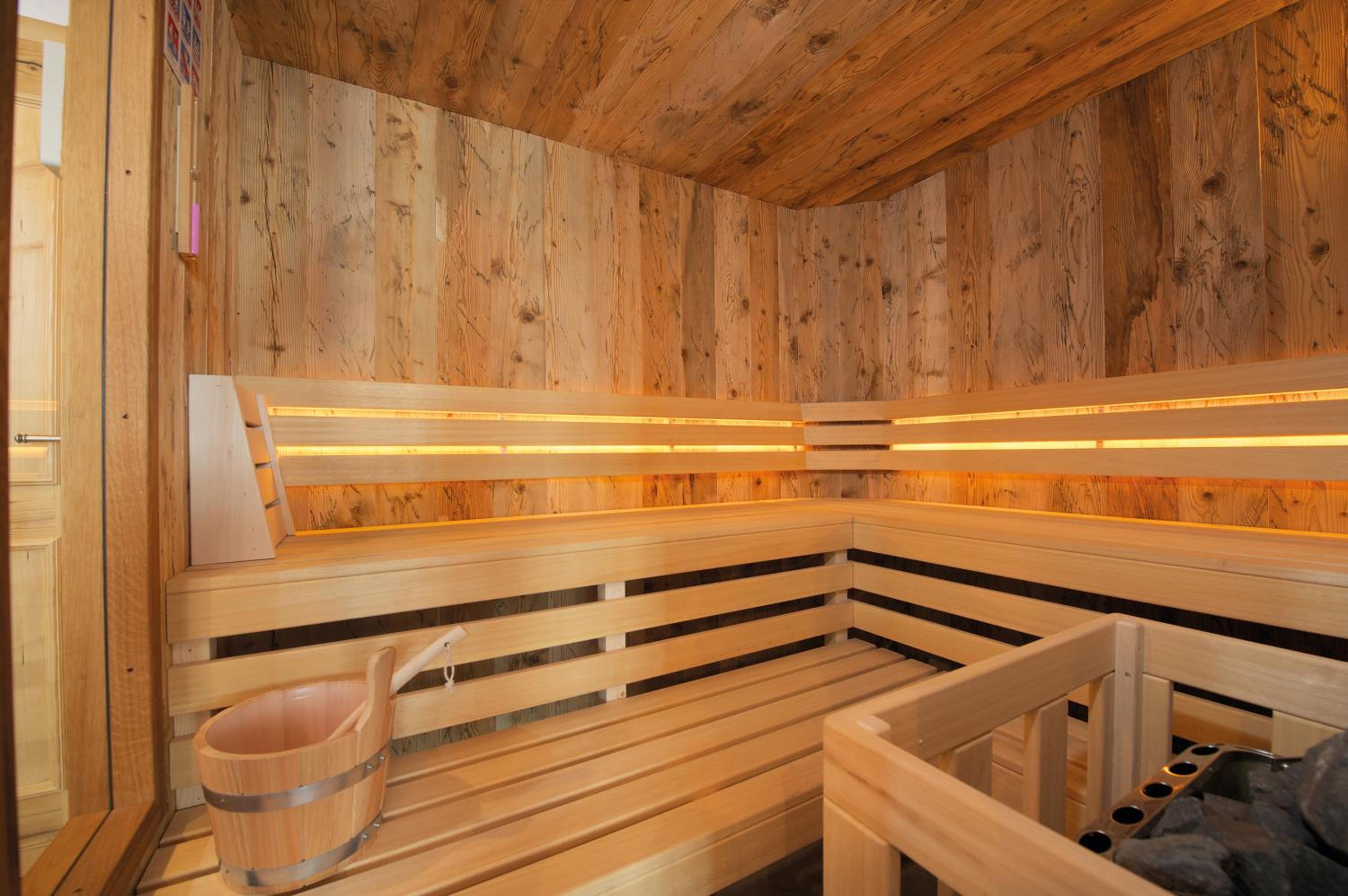 Wallegg Lodge - Alpine Premium Chalet - Ski In-Ski Out - Real Alpine Location Saalbach