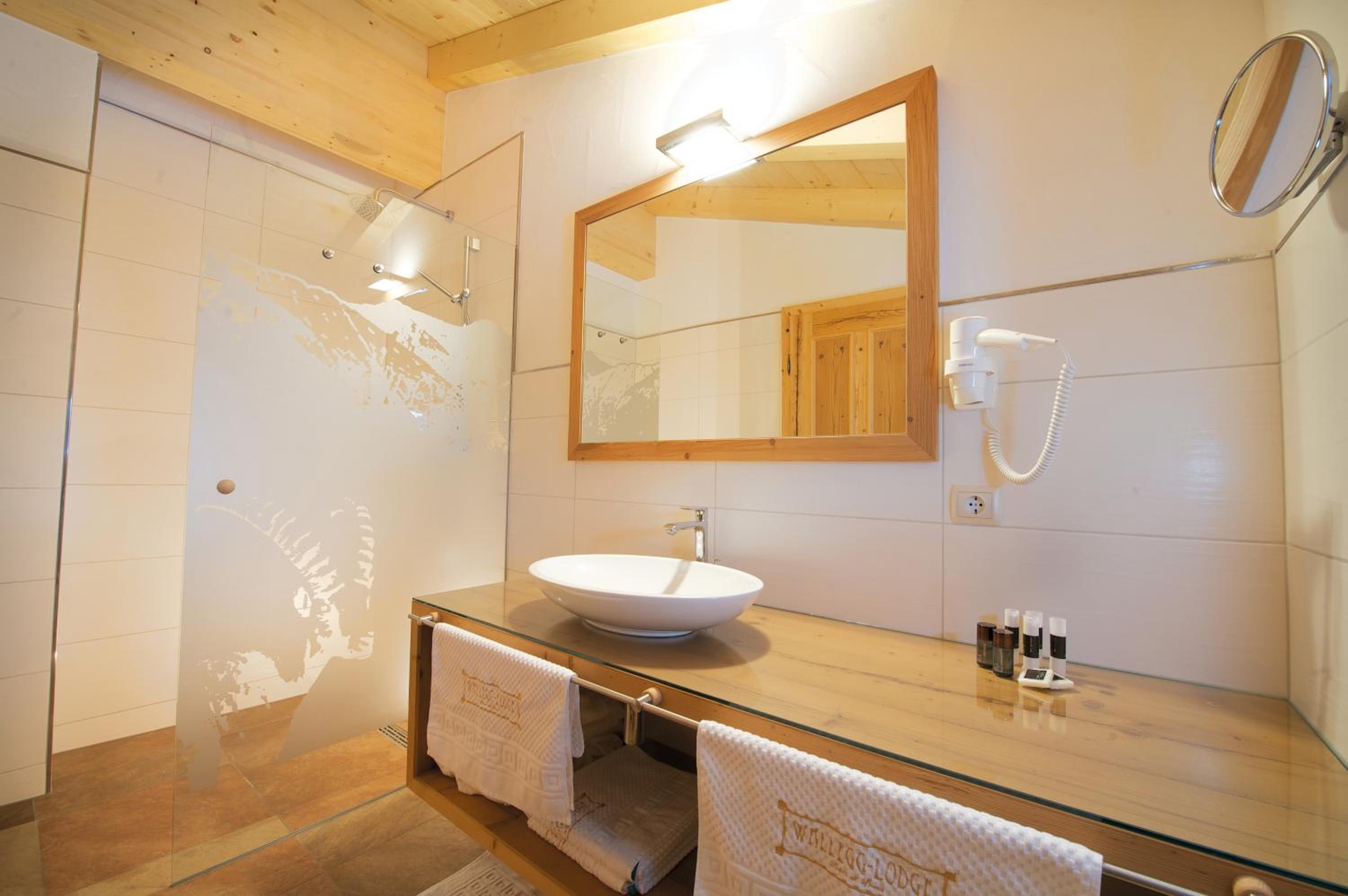 Wallegg Lodge - Alpine Premium Chalet - Ski In-Ski Out - Real Alpine Location Saalbach