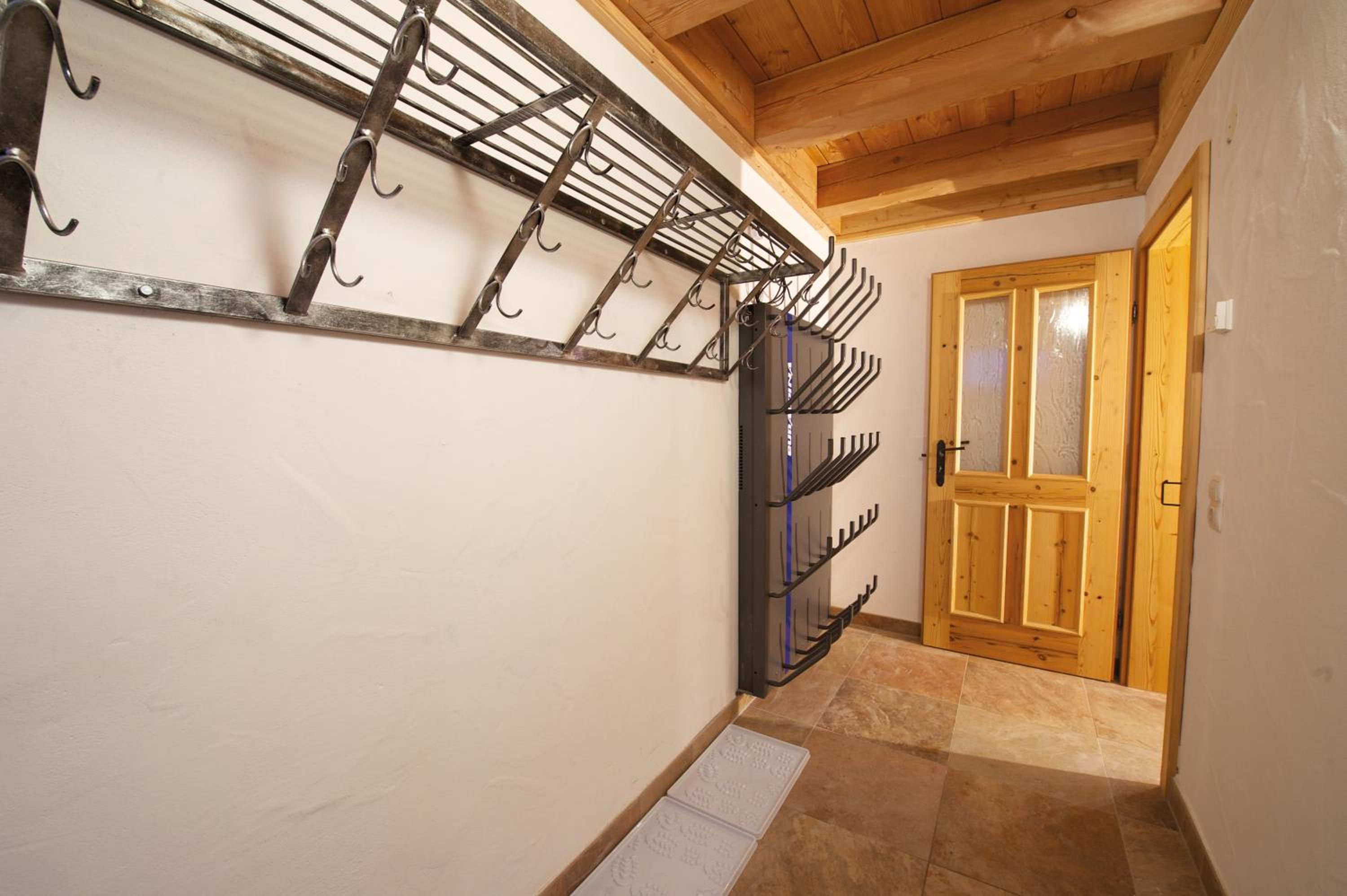Wallegg Lodge - Alpine Premium Chalet - Ski In-Ski Out - Real Alpine Location Saalbach